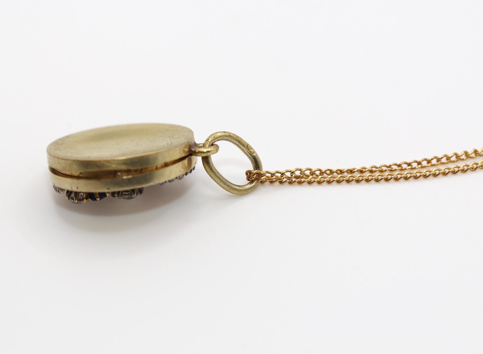 Antique Russian Gold Locket Pendant with FW Hallmark, 1910 For Sale 2