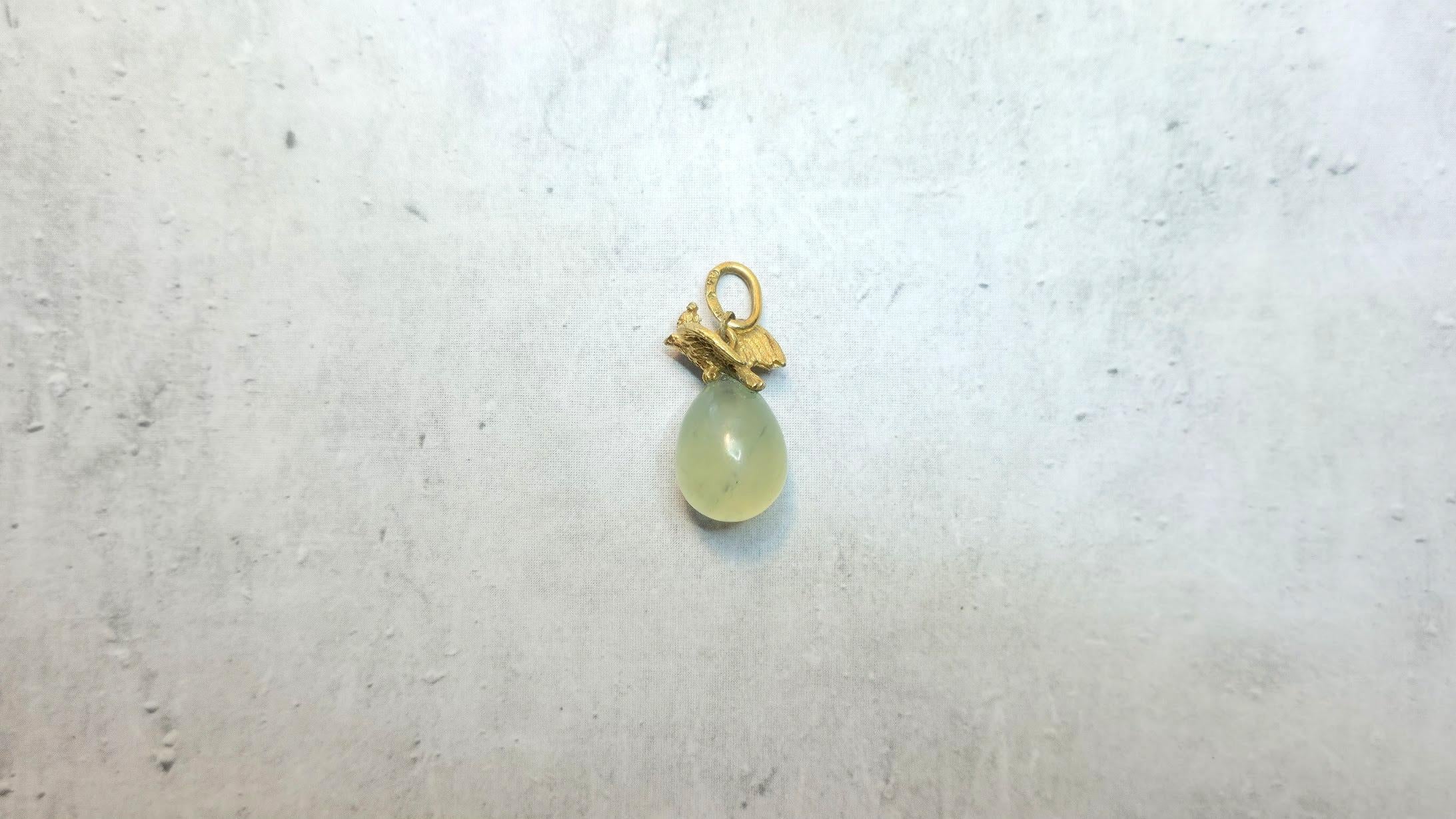 Antiker russischer kaiserlicher Bowenit-Ei-Anhänger von Albert Holmström für Damen oder Herren im Angebot