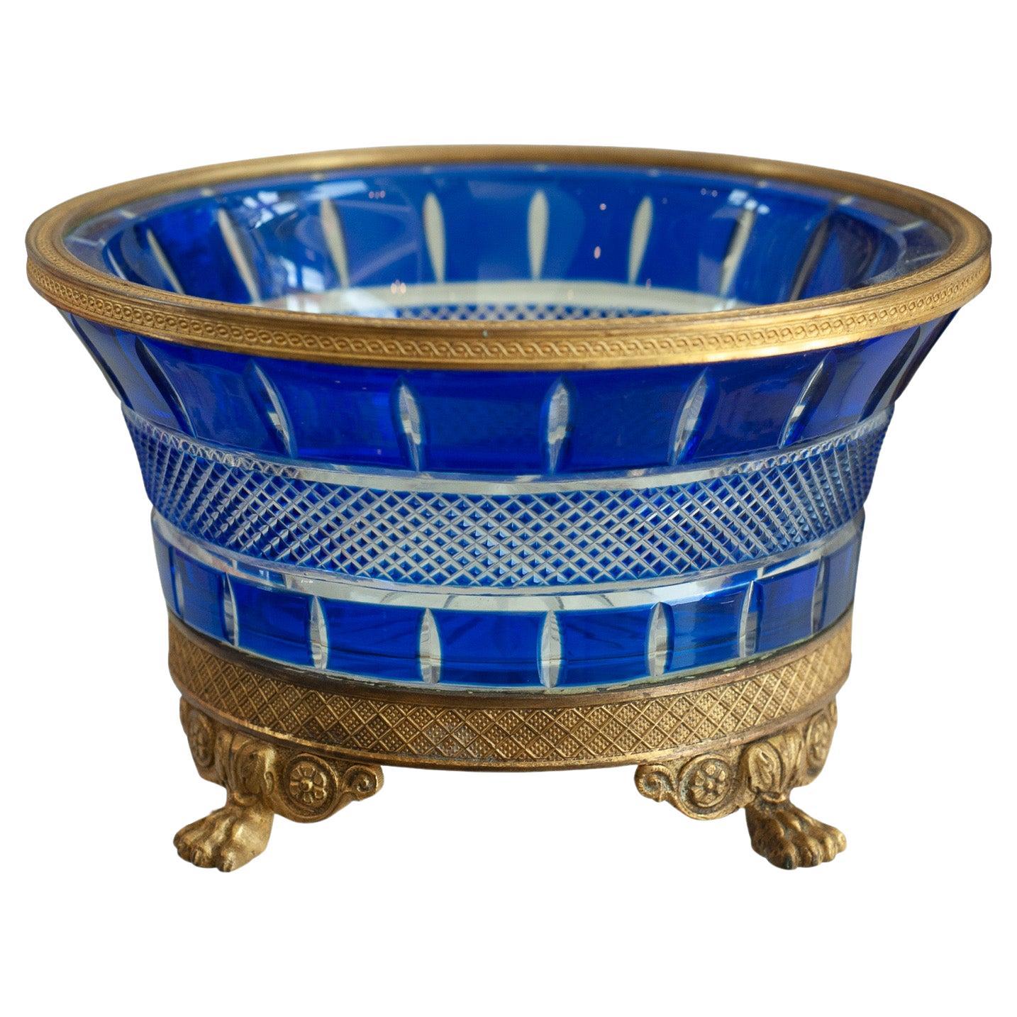 Antiguo cuenco imperial ruso de cristal tallado azul cobalto y montura de bronce