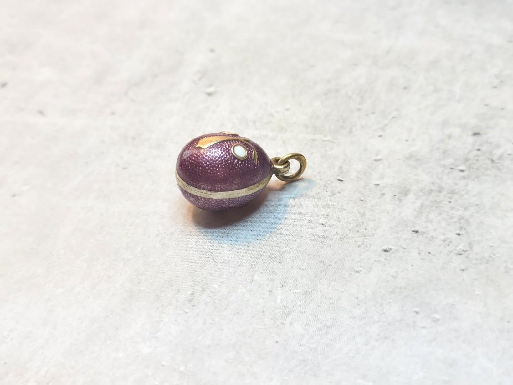 Pendentif œuf russe impérial ancien en émail guilloché Unisexe en vente