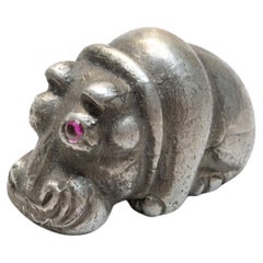 Antico cucciolo di ippopotamo russo imperiale con occhi di rubino di Julius Rappoport