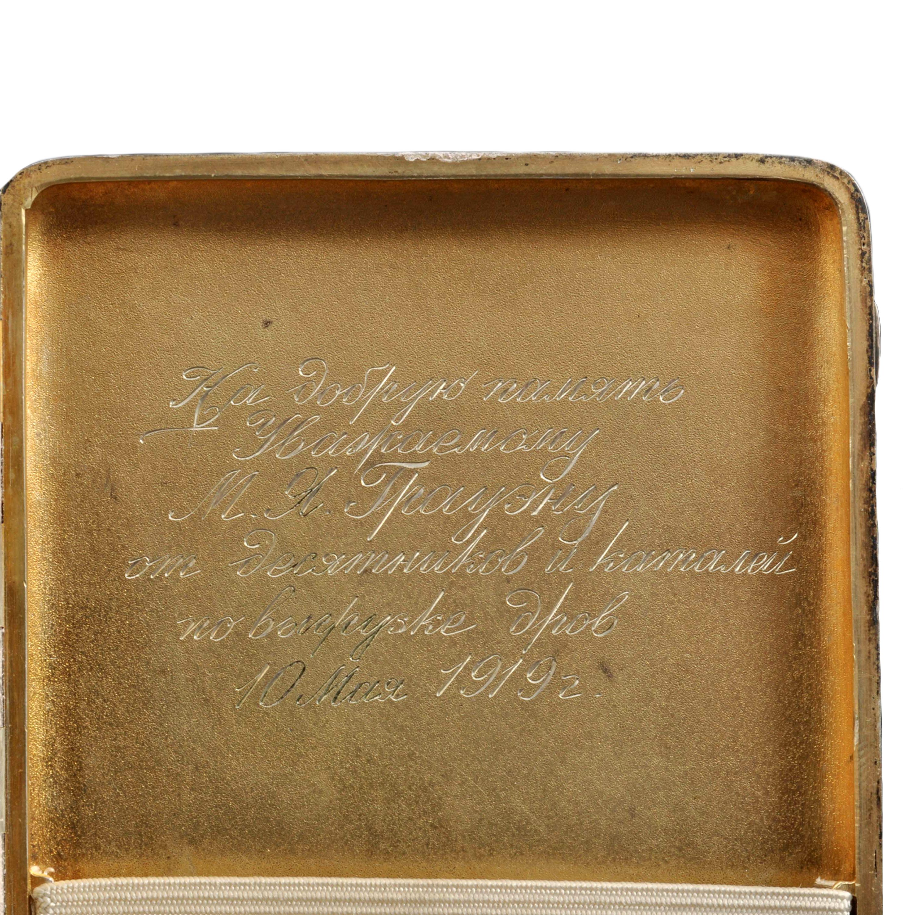 Ancien étui à cigarettes russe impérial en argent émaillé représentant une scène de chasse, 1898-1914 Bon état - En vente à Portland, OR