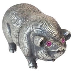 Antico mini maiale d'argento russo imperiale con occhi di rubino di Julius Rappoport