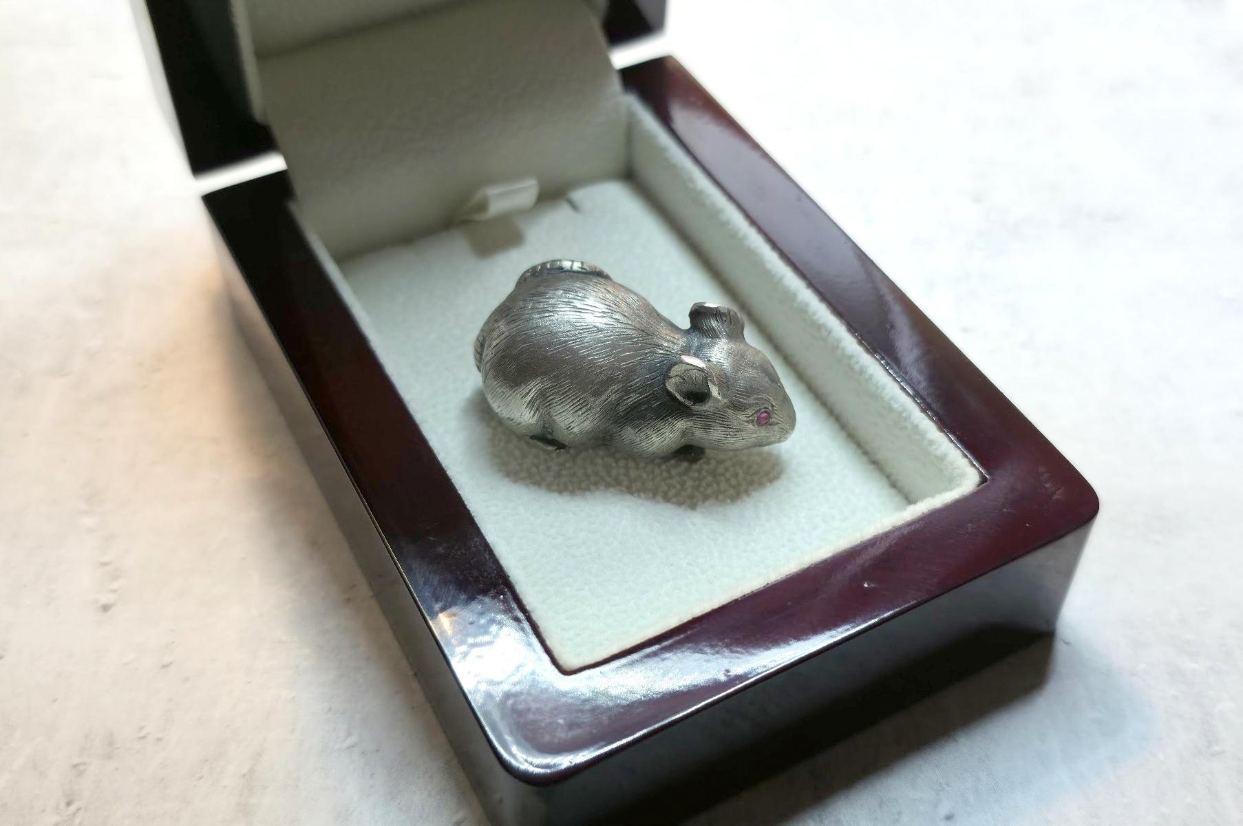 Souris ancienne en argent impérial russe avec yeux en rubis par Julius Rappoport en vente 4