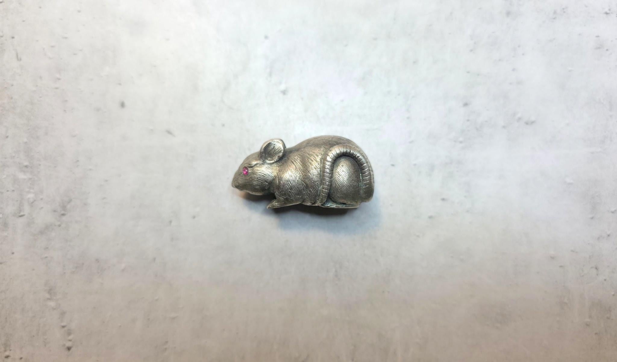 Russe Empire Souris ancienne en argent impérial russe avec yeux en rubis par Julius Rappoport en vente