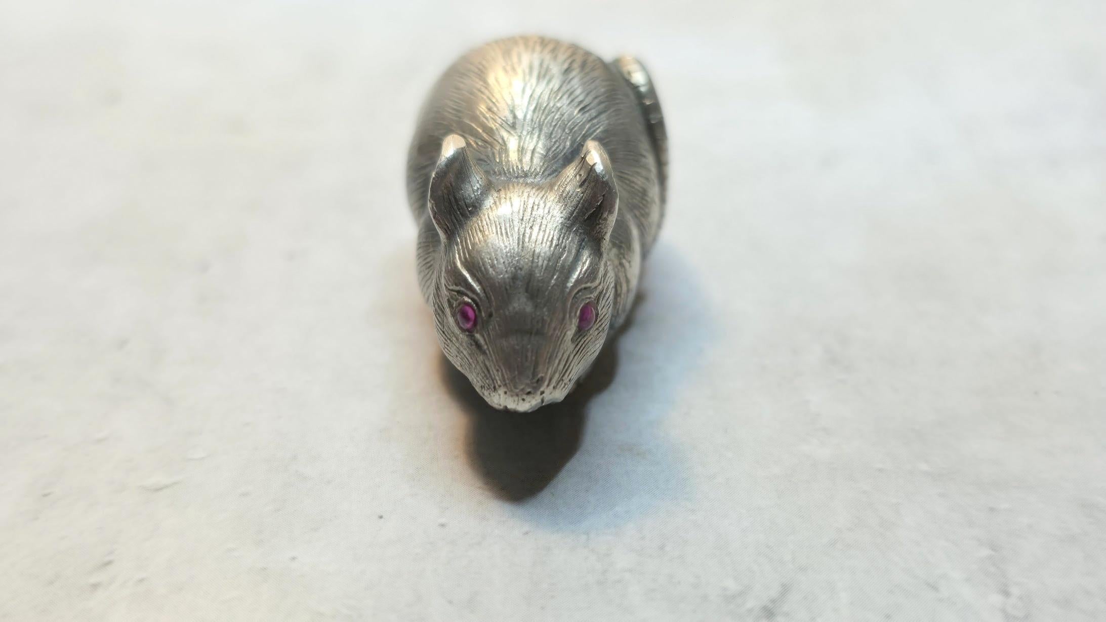 Souris ancienne en argent impérial russe avec yeux en rubis par Julius Rappoport Excellent état - En vente à Chesterland, OH
