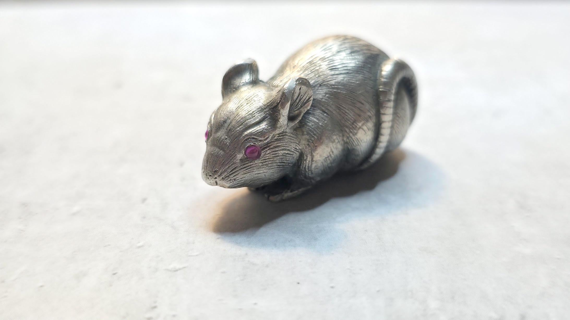 Souris ancienne en argent impérial russe avec yeux en rubis par Julius Rappoport Unisexe en vente