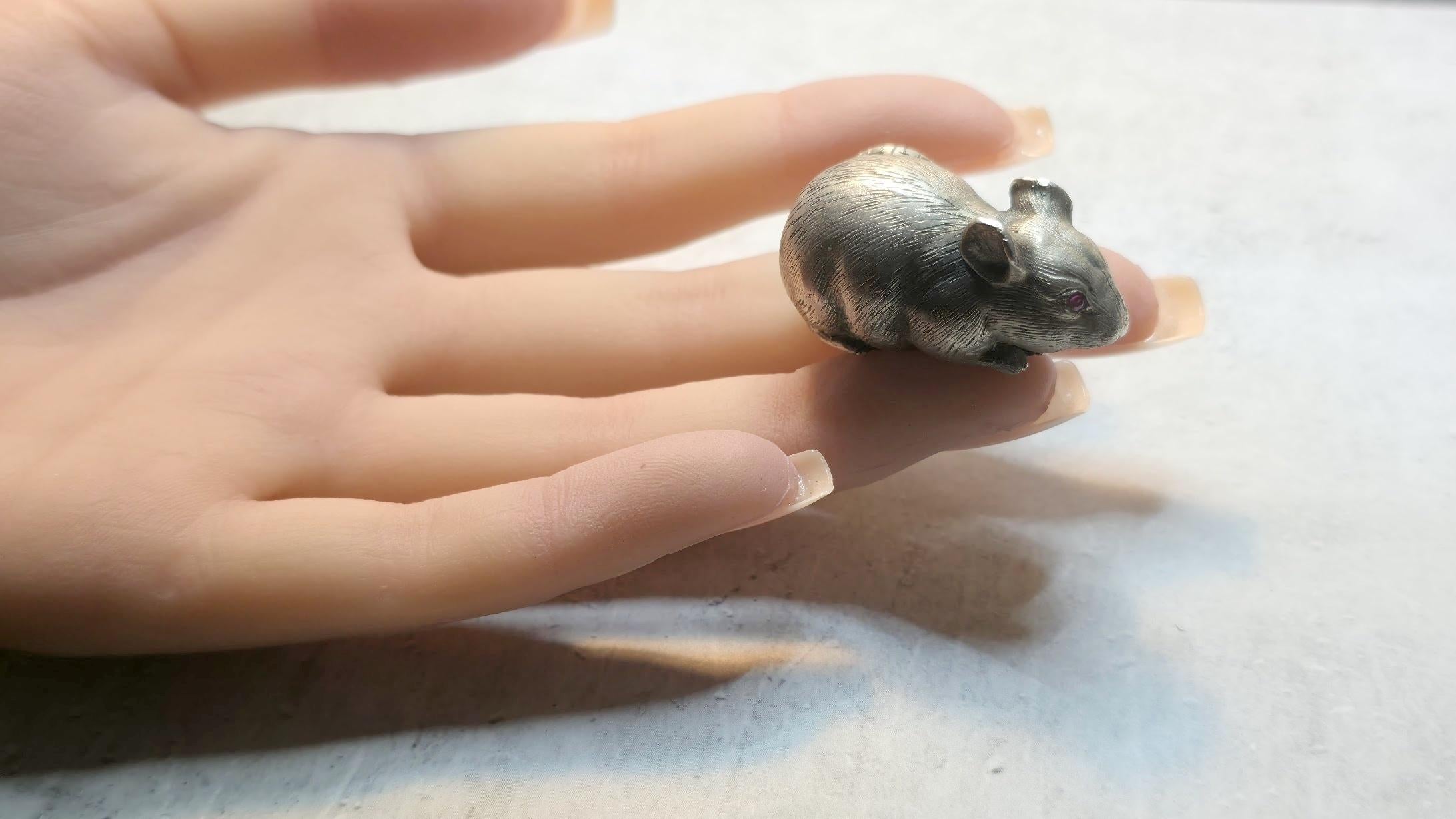 Souris ancienne en argent impérial russe avec yeux en rubis par Julius Rappoport en vente 2