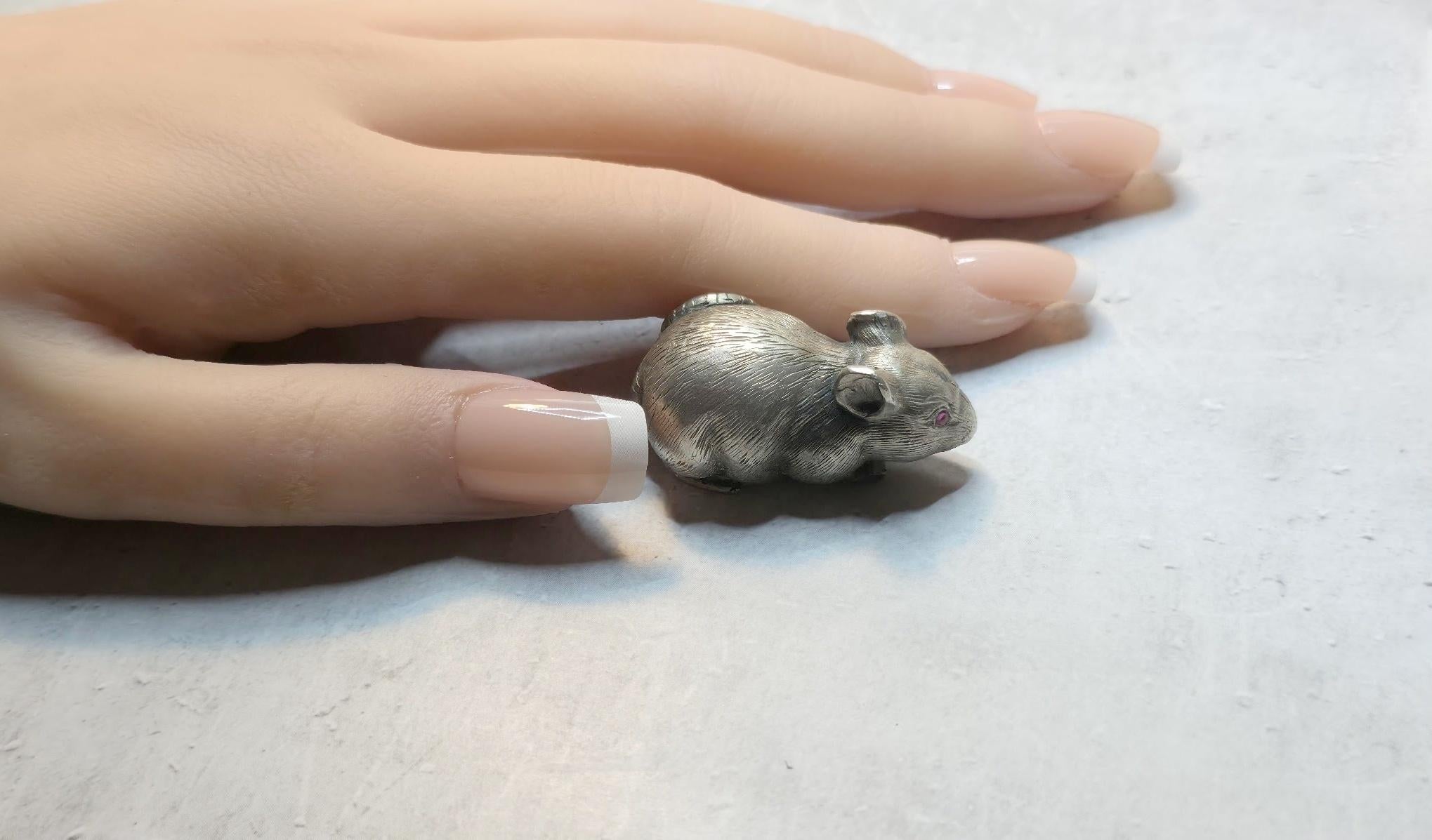 Souris ancienne en argent impérial russe avec yeux en rubis par Julius Rappoport en vente 3