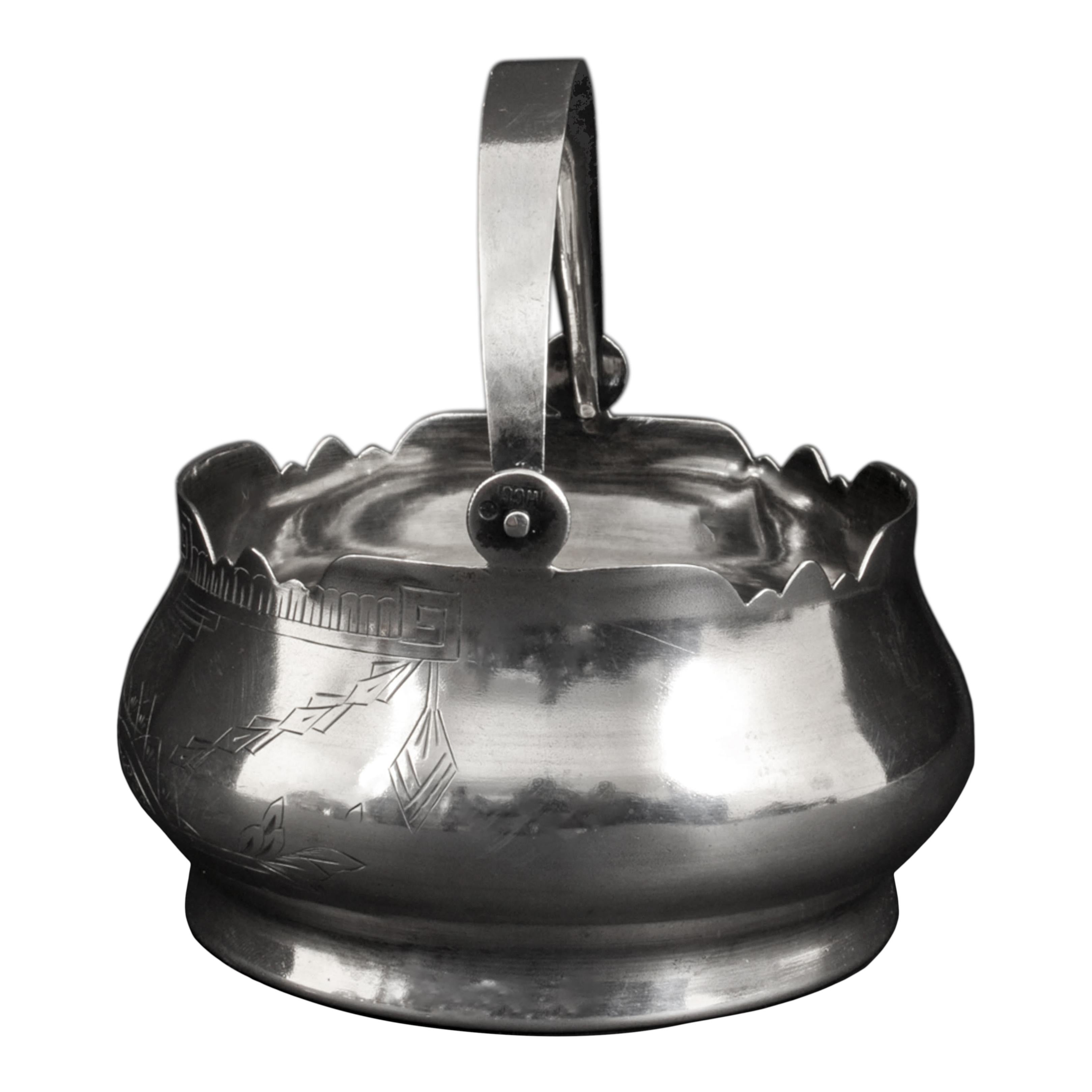 Antigua cesta imperial rusa de plata con asa oscilante BonBon Moscú Kokoshnik 1910 Ruso en venta