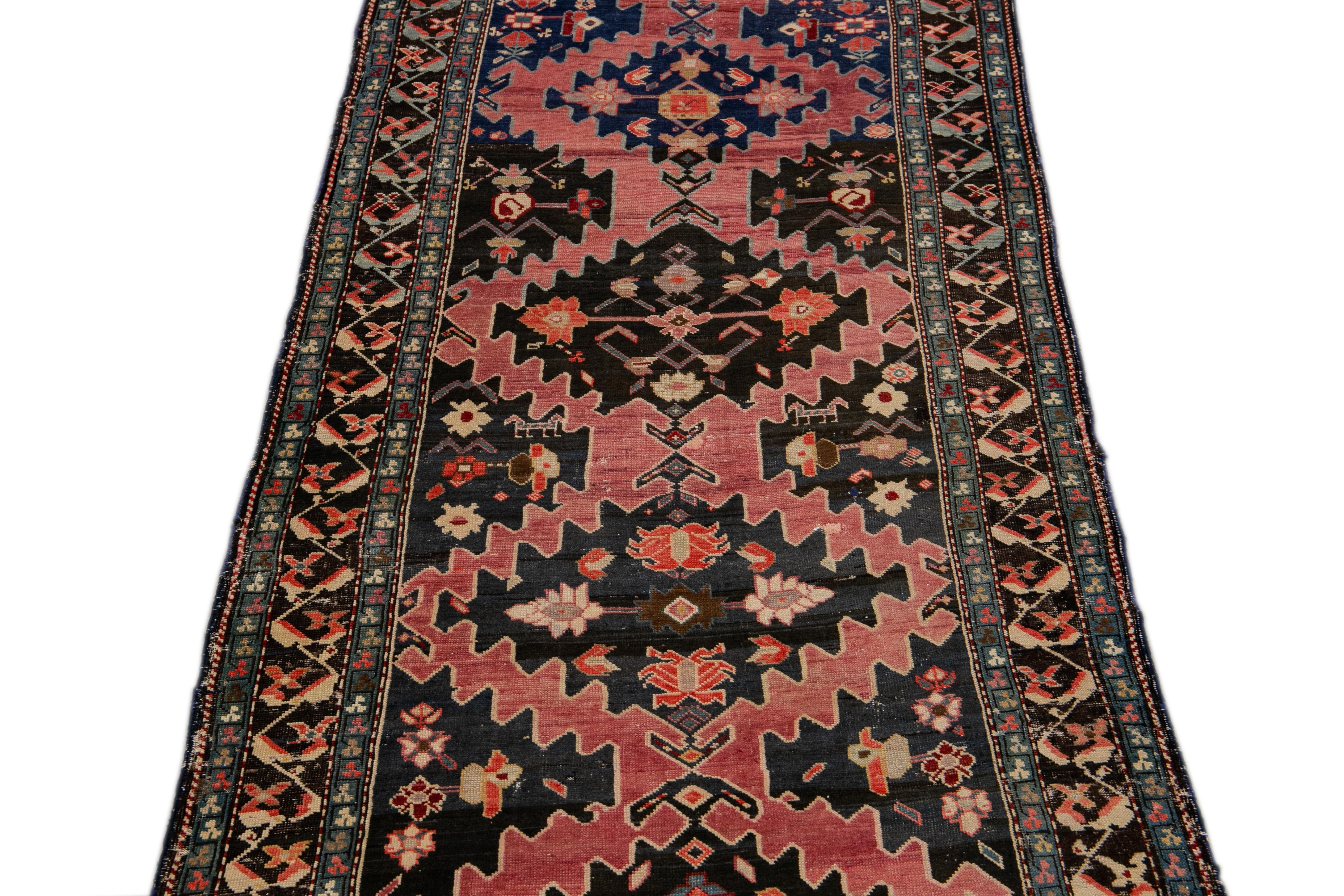 Islamique Tapis de couloir russe ancien en laine tribal multicolore Hadndmade de style Karabagh en vente