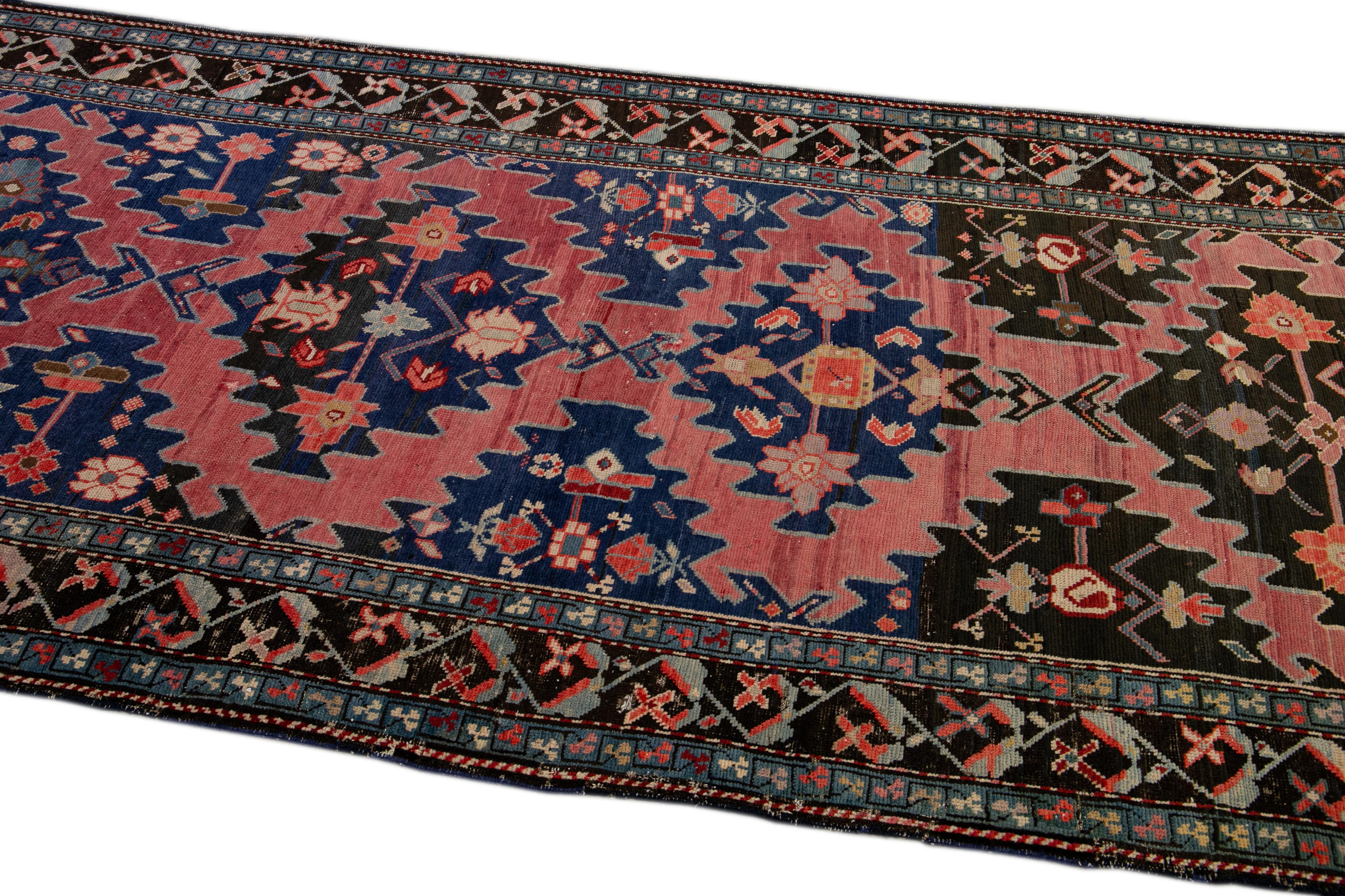 Laine Tapis de couloir russe ancien en laine tribal multicolore Hadndmade de style Karabagh en vente