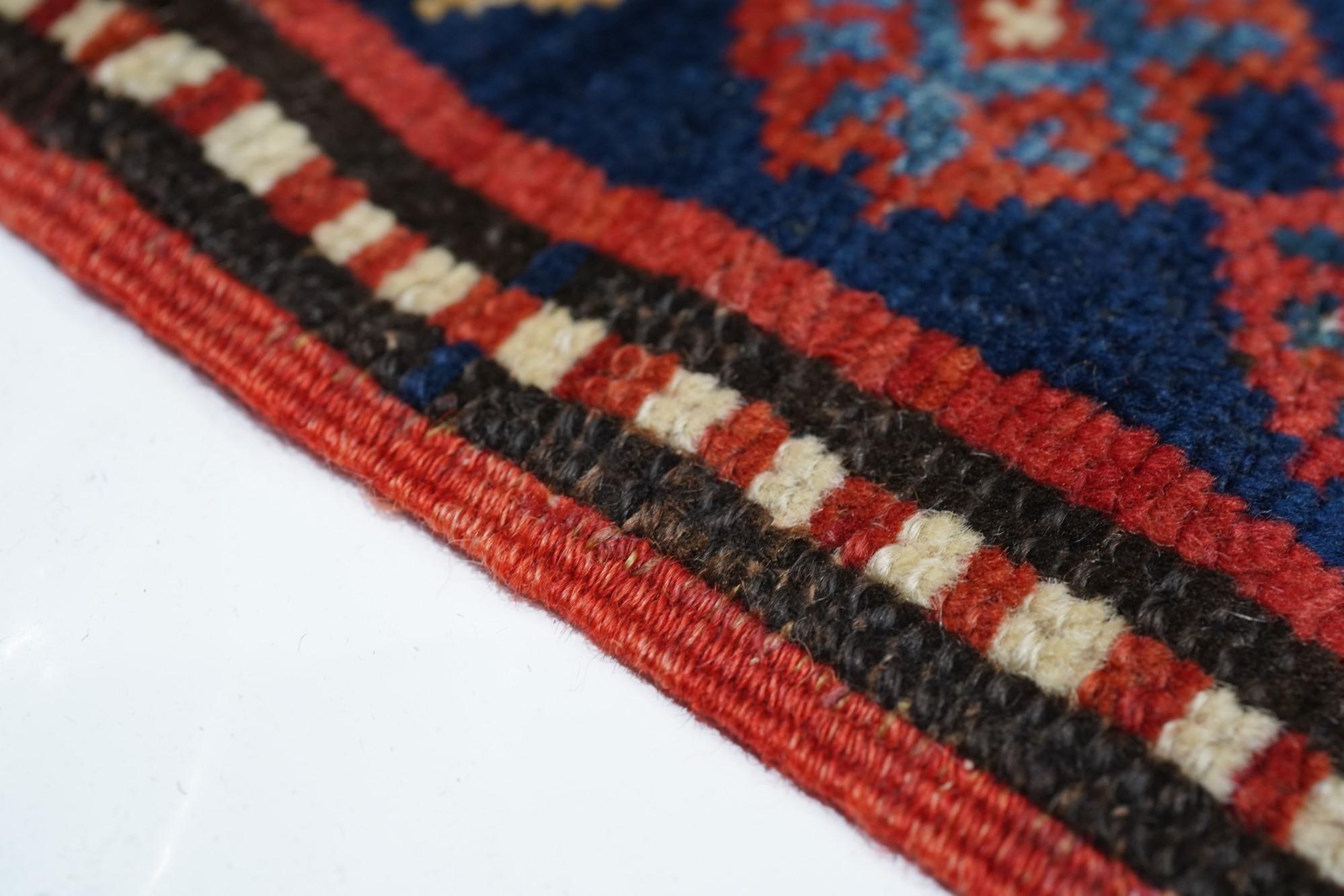 Tappeto Kazak antico 4'2'' x 6'4'' In condizioni buone in vendita a New York, NY