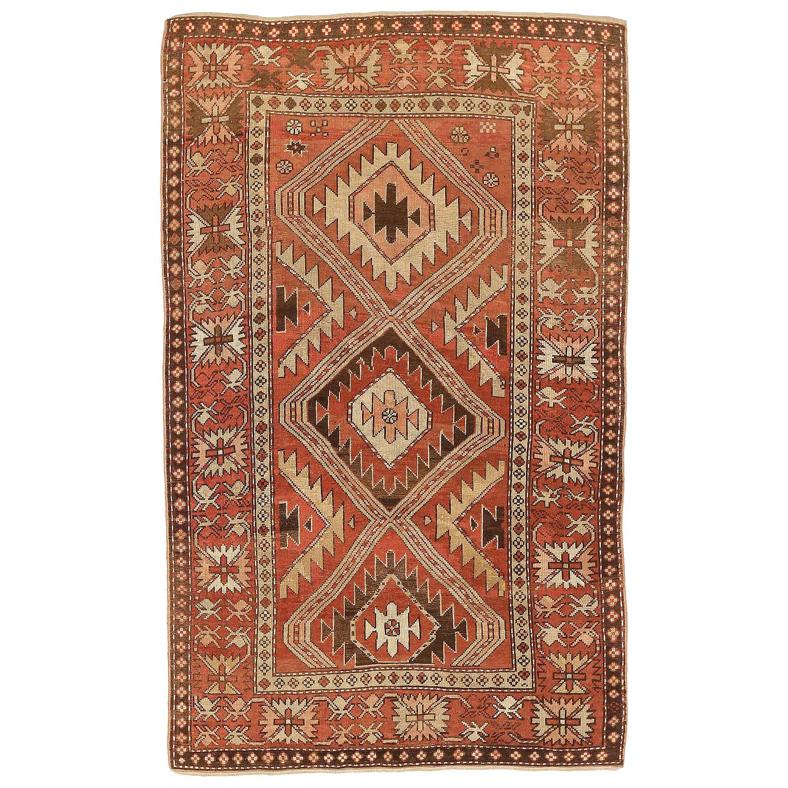 Tapis Kazak russe ancien avec médaillons géométriques beige et brun