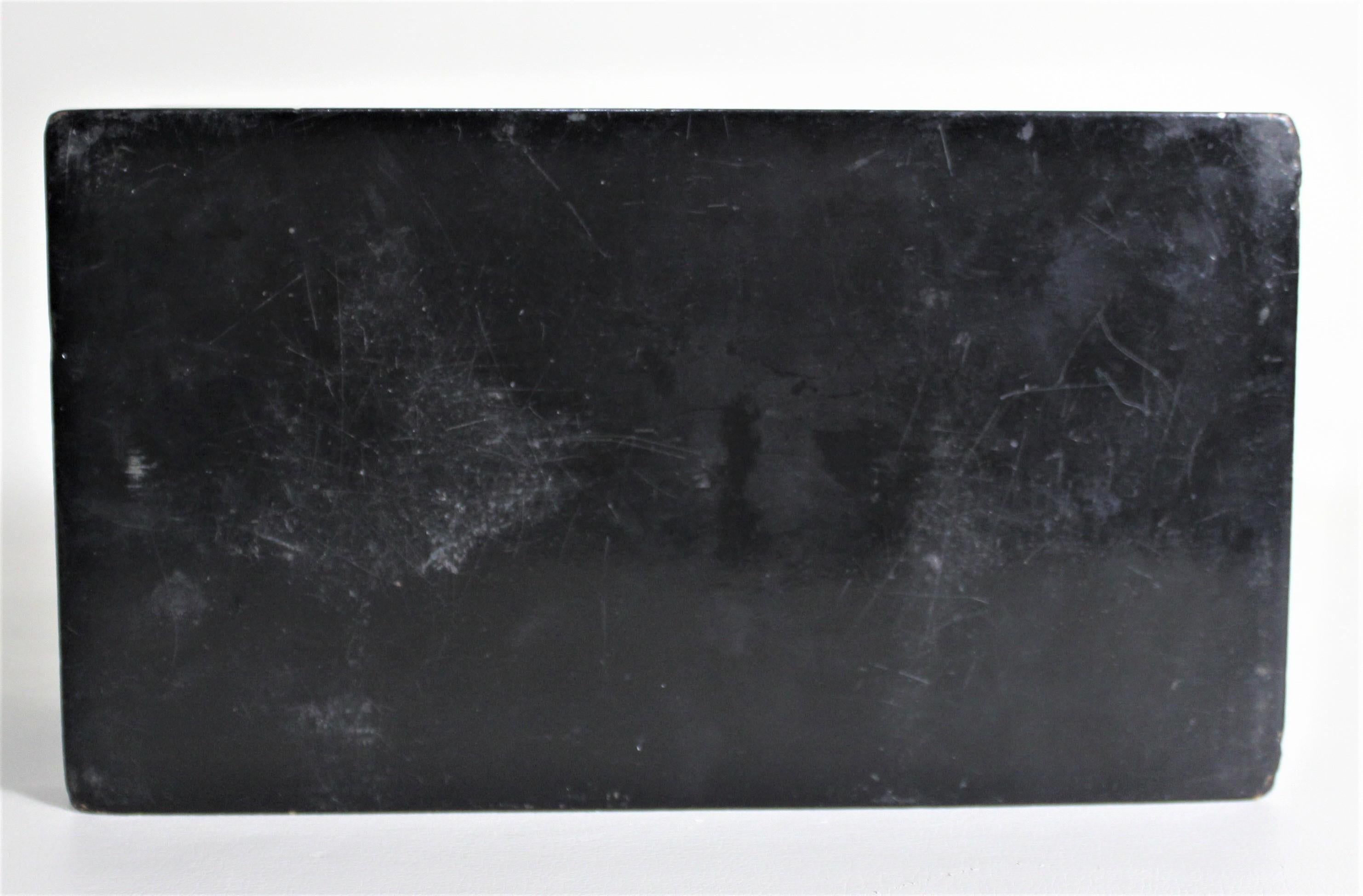 Caja Rusa Antigua Lacada con Tapa Pintada a Mano siglo XIX en venta
