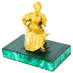 Malachite russe & Modèle de jeune fille monté en bronze doré:: 19e siècle