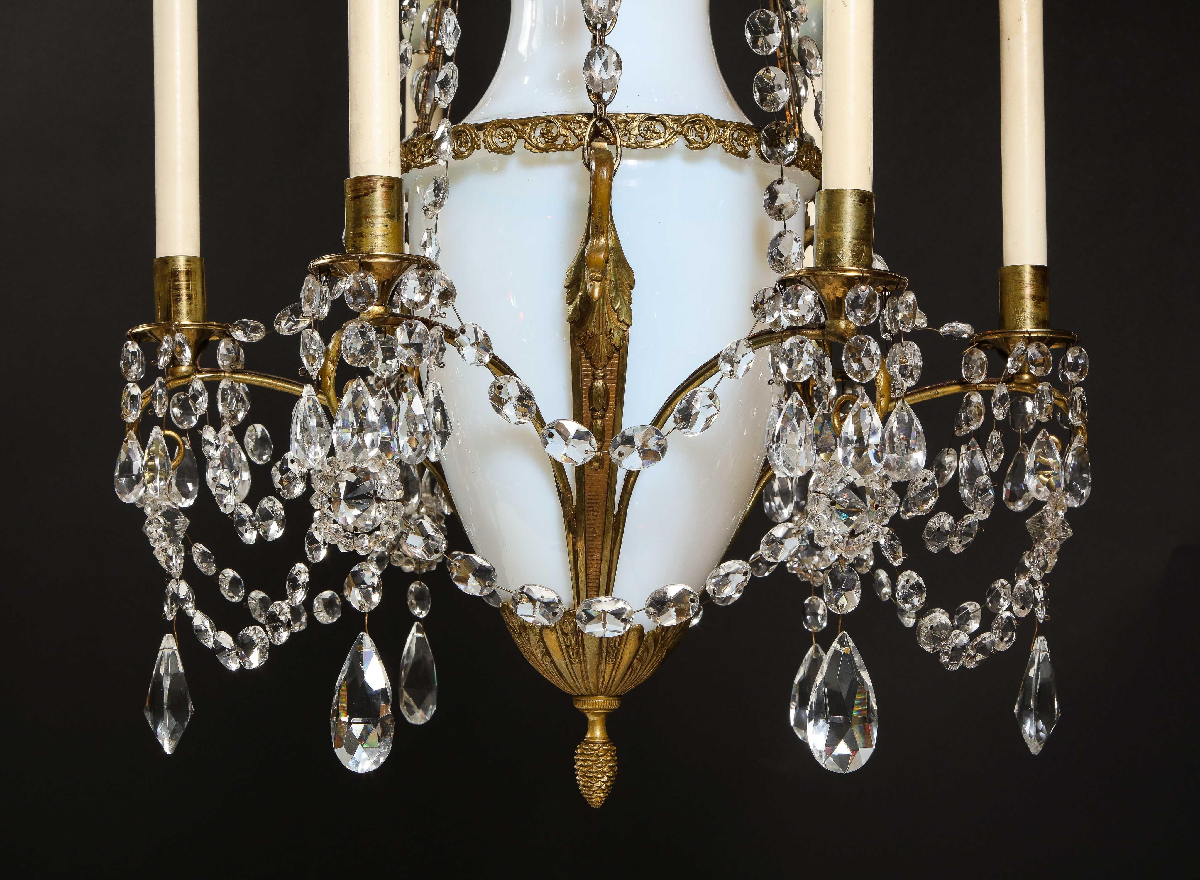 Bronzo Antico lampadario russo neoclassico in bronzo dorato, vetro opalino e cristallo in vendita