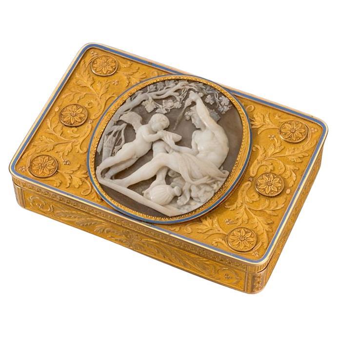 Antique Russian Neoclassical Gold and Agate Snuff Box Circa 1820s For Sale