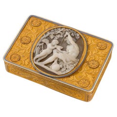 Antique Russian Neoclassical Gold and Agate Snuff Box Circa 1820s