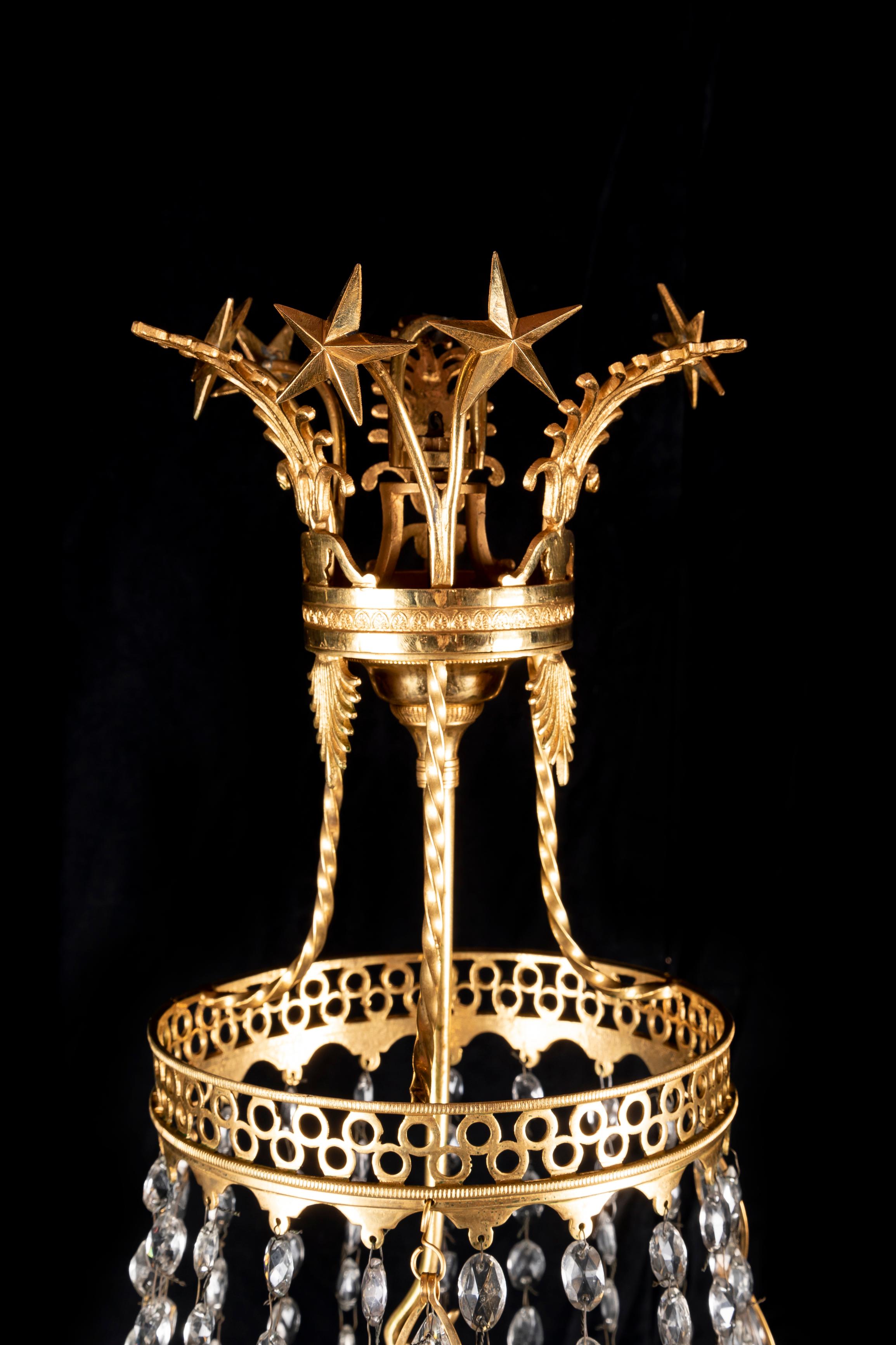 Antiker russischer Kronleuchter aus vergoldeter Bronze und Kristall im neoklassischen Stil  im Angebot 3
