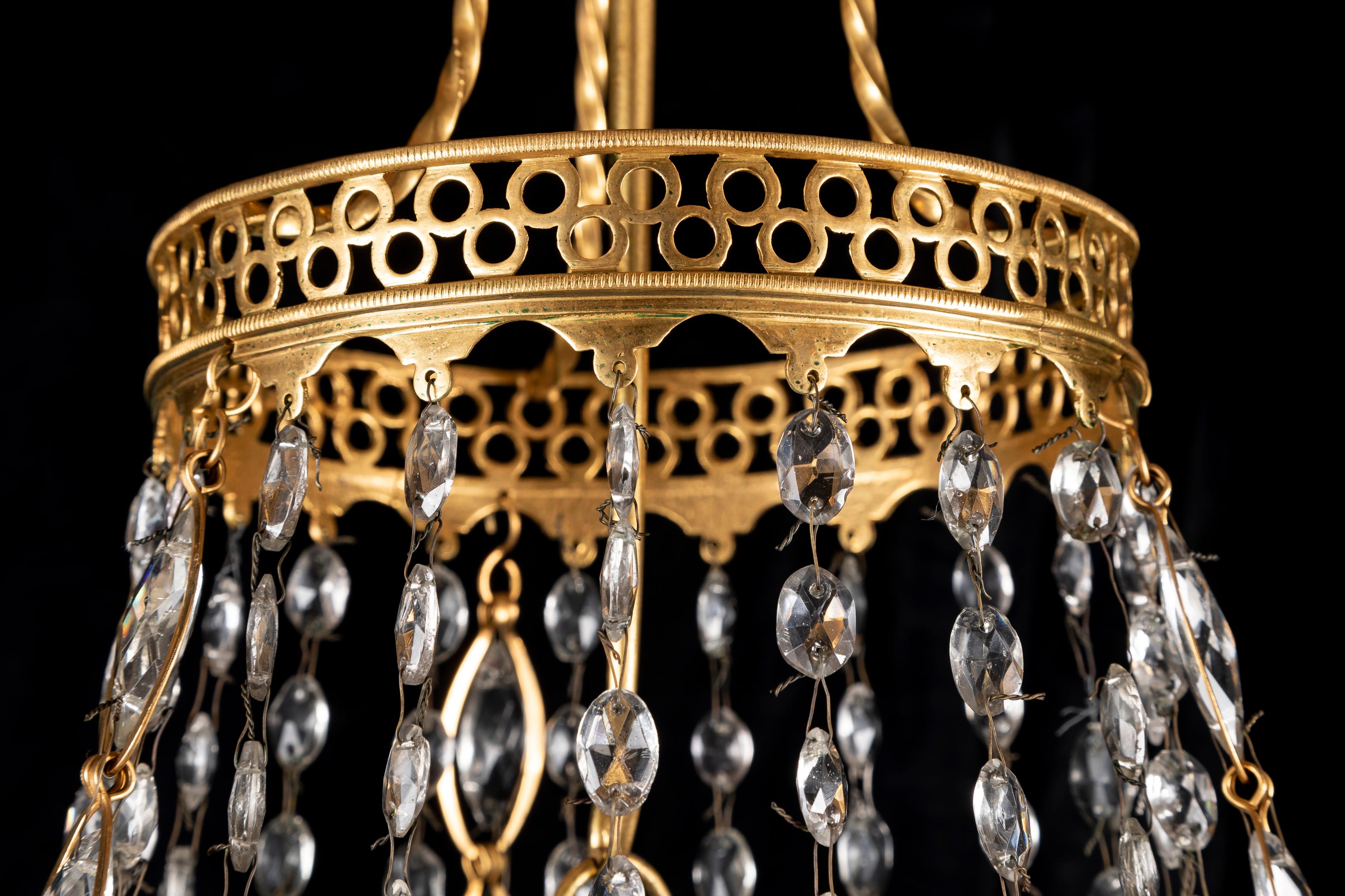 Antiker russischer Kronleuchter aus vergoldeter Bronze und Kristall im neoklassischen Stil  im Angebot 4