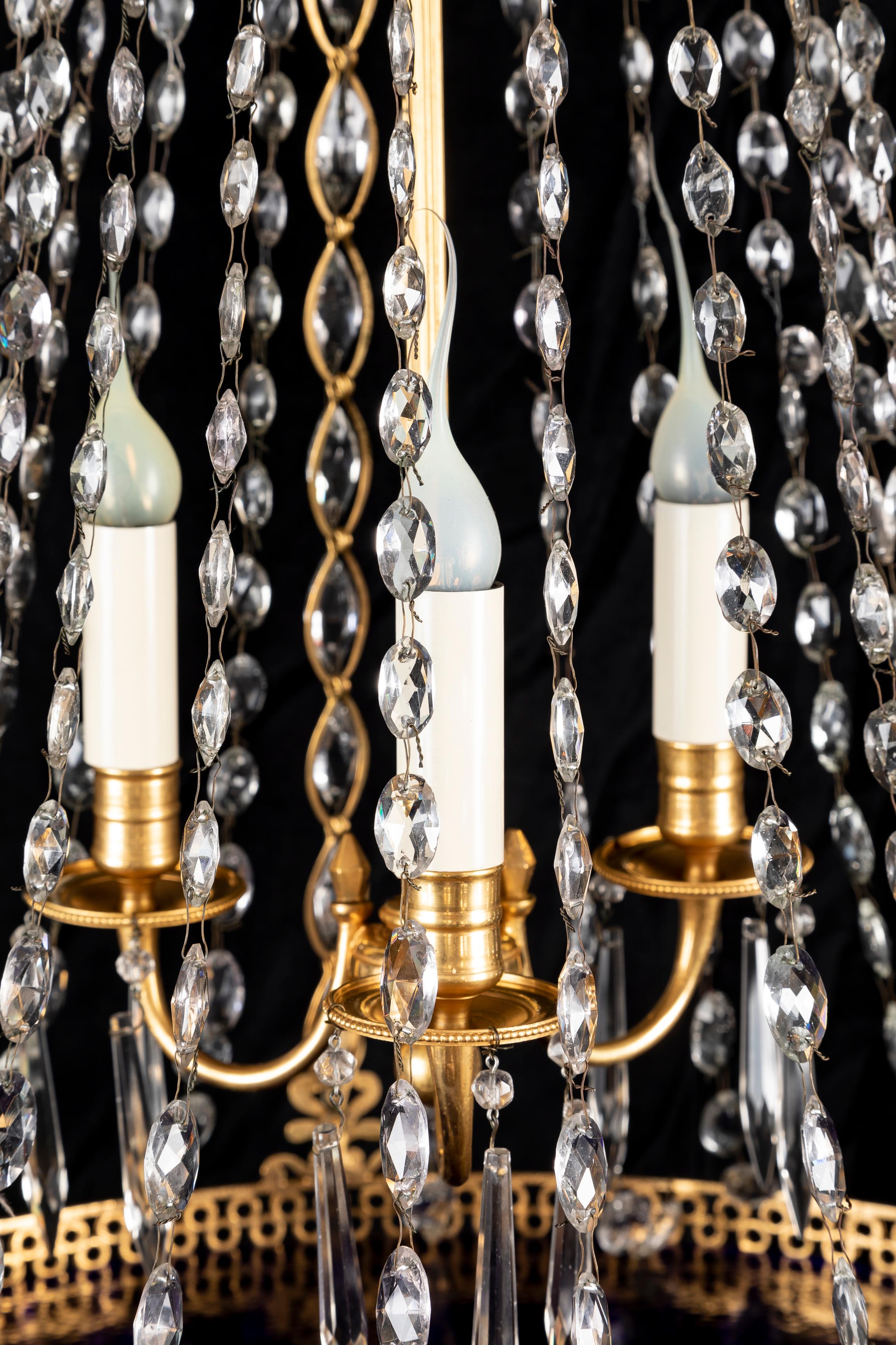 Antico lampadario russo in stile neoclassico in bronzo dorato e cristallo in vendita 1