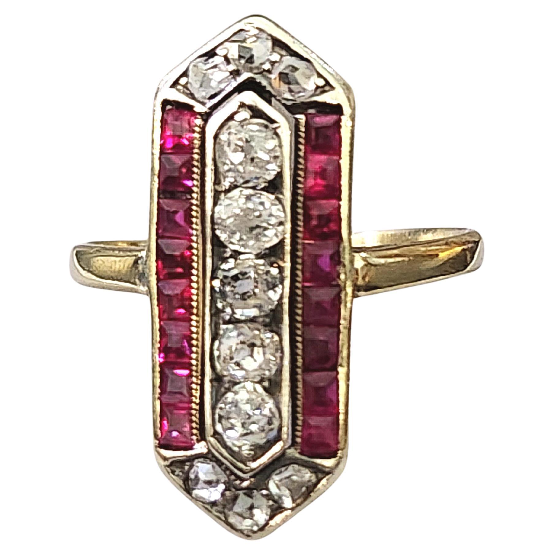 Bague en or russe ancienne à diamants et rubis taillés dans la roche Pour femmes en vente