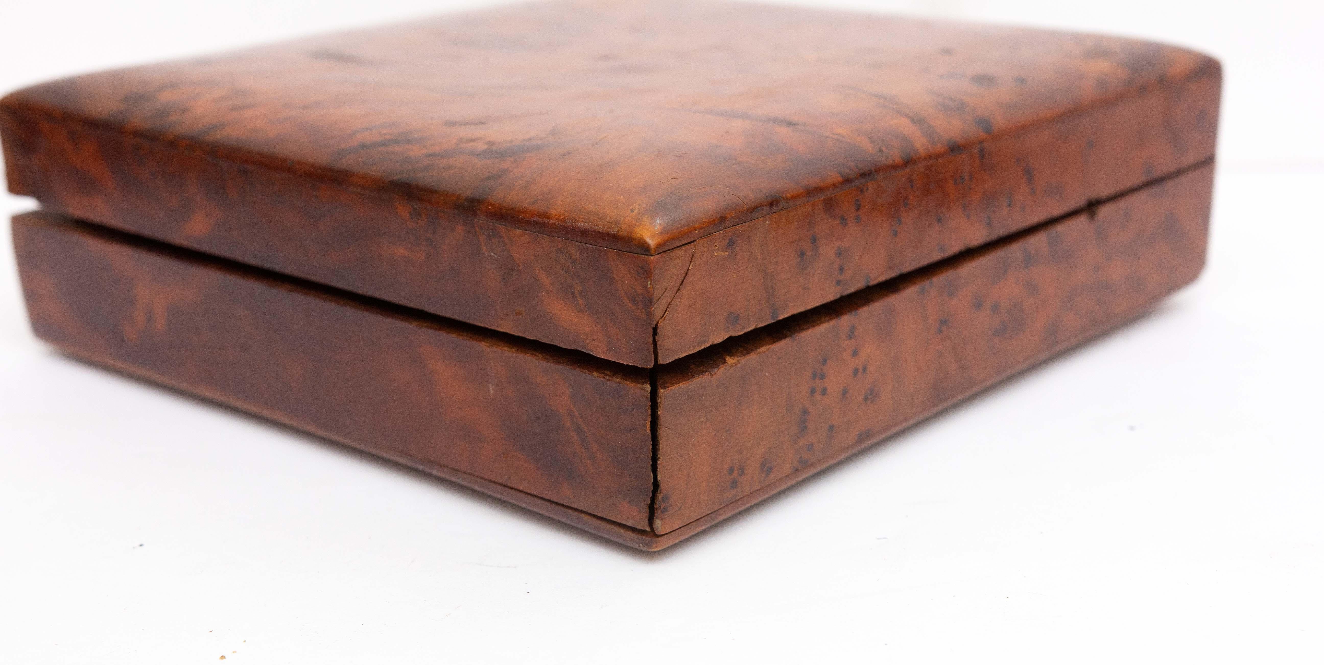 Antique Russian Olive Burl Wood Box In Good Condition In Rochester, NY