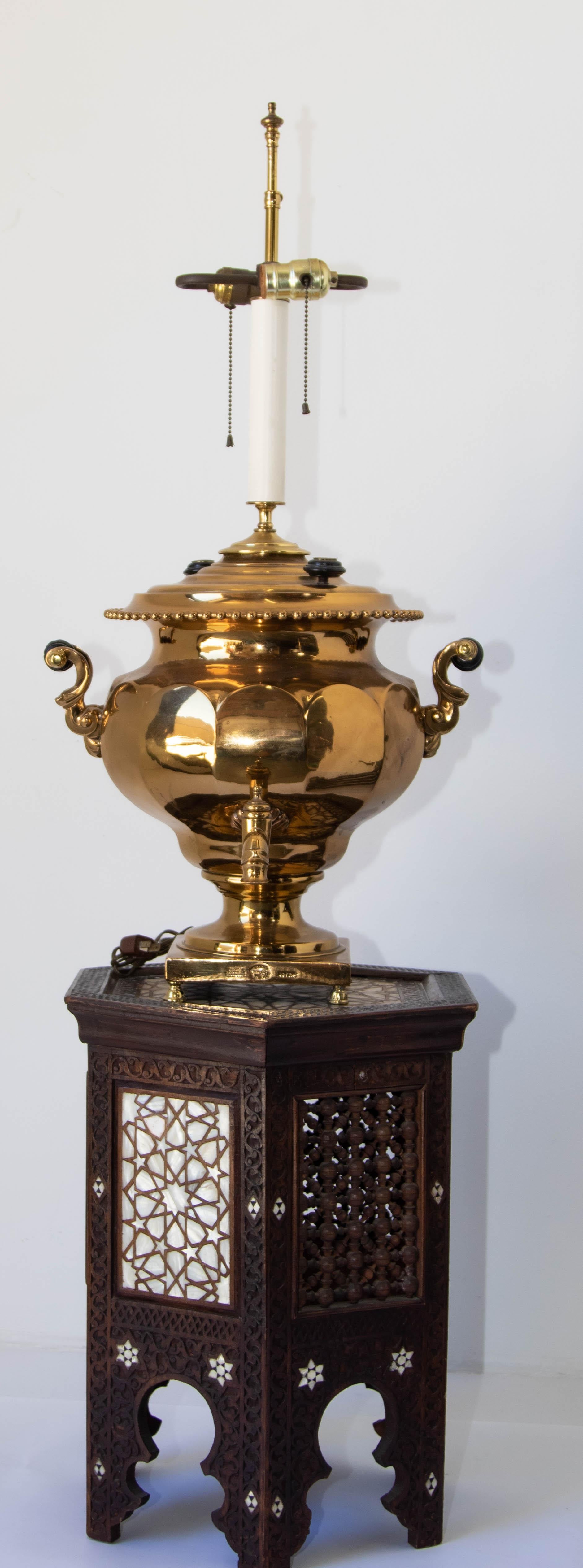Ancienne lampe de bureau russe Samovar en laiton poli 19ème siècle en vente 12