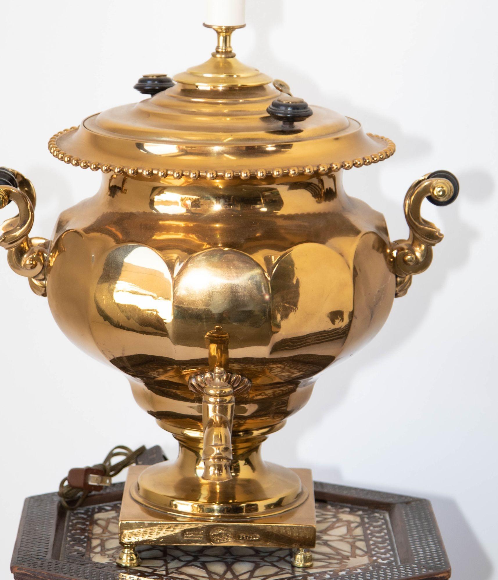 Antike russische Samovar-Tischlampe aus poliertem Messing, 19. Jahrhundert im Zustand „Gut“ im Angebot in North Hollywood, CA