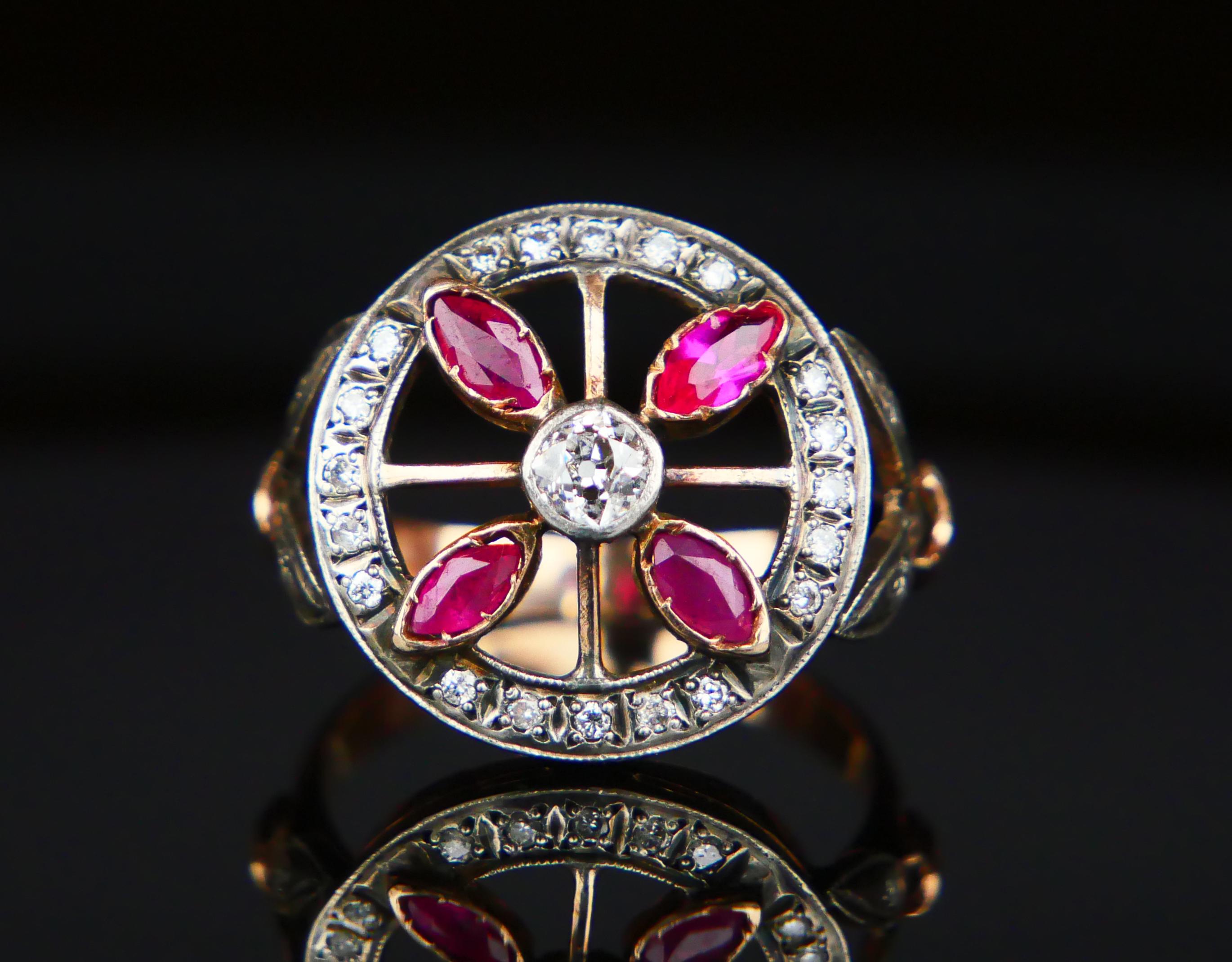 
Halo Hélice / Anillo Halo de Oro Rosa de 14 quilates y Plata con Rubíes naturales Diamantes de talla europea antigua. 

Antiguos sellos de la época imperial rusa 56 desgastados, sellos del fabricante.

La corona mide Ø 18 mm x 8 mm de profundidad.