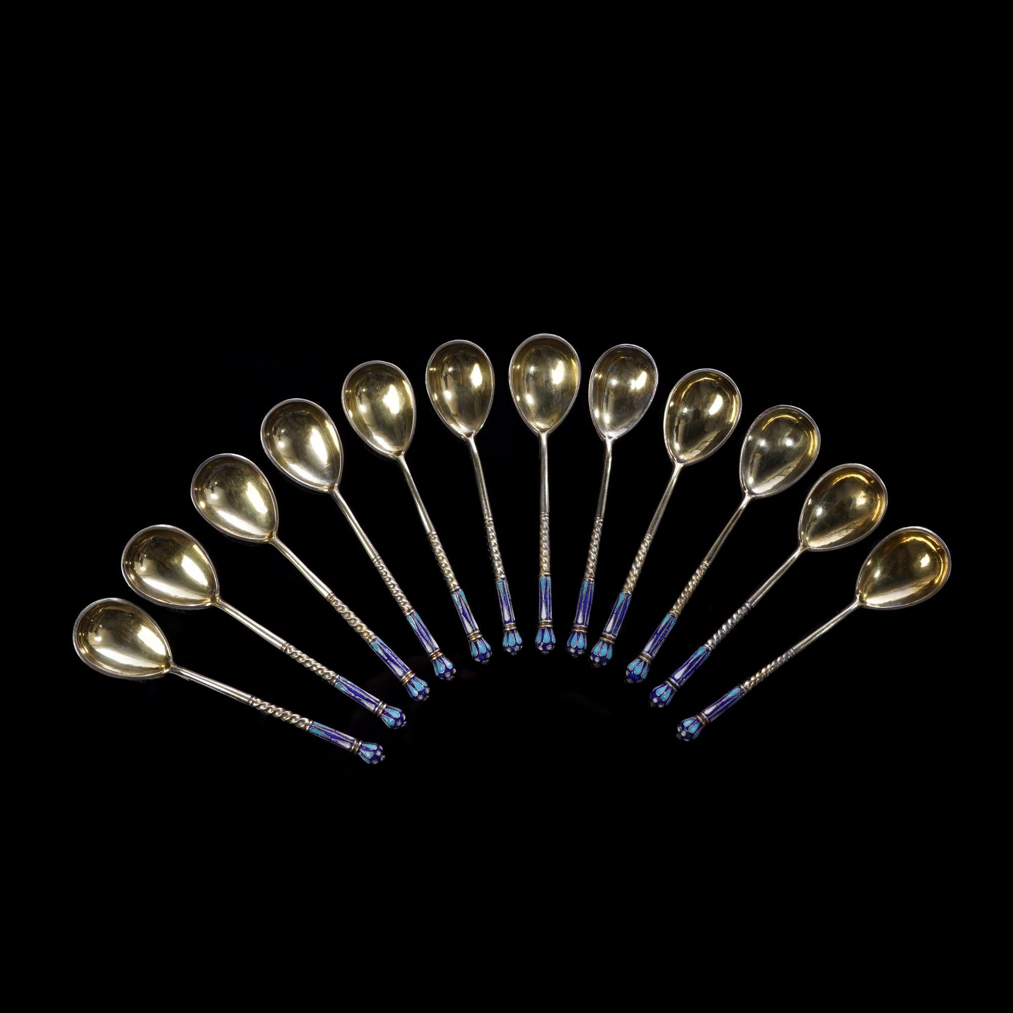 Russo Antico set russo di 12 cucchiai in smalto cloisonné e argento in vendita