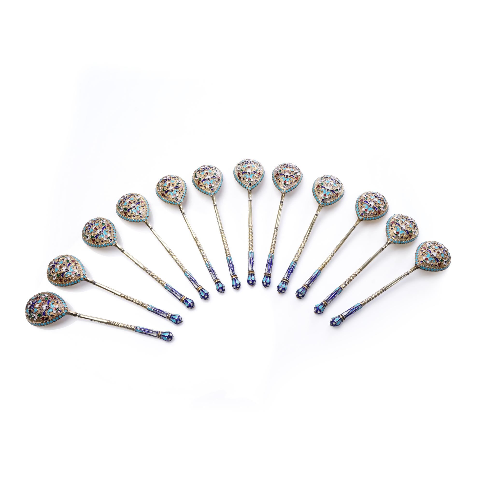 Antico set russo di 12 cucchiai in smalto cloisonné e argento in vendita 2