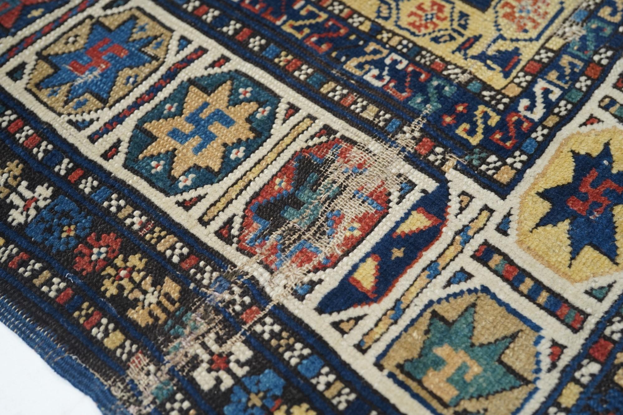 Tapis Shirvan ancien 3'3'' x 3'9'' Bon état - En vente à New York, NY
