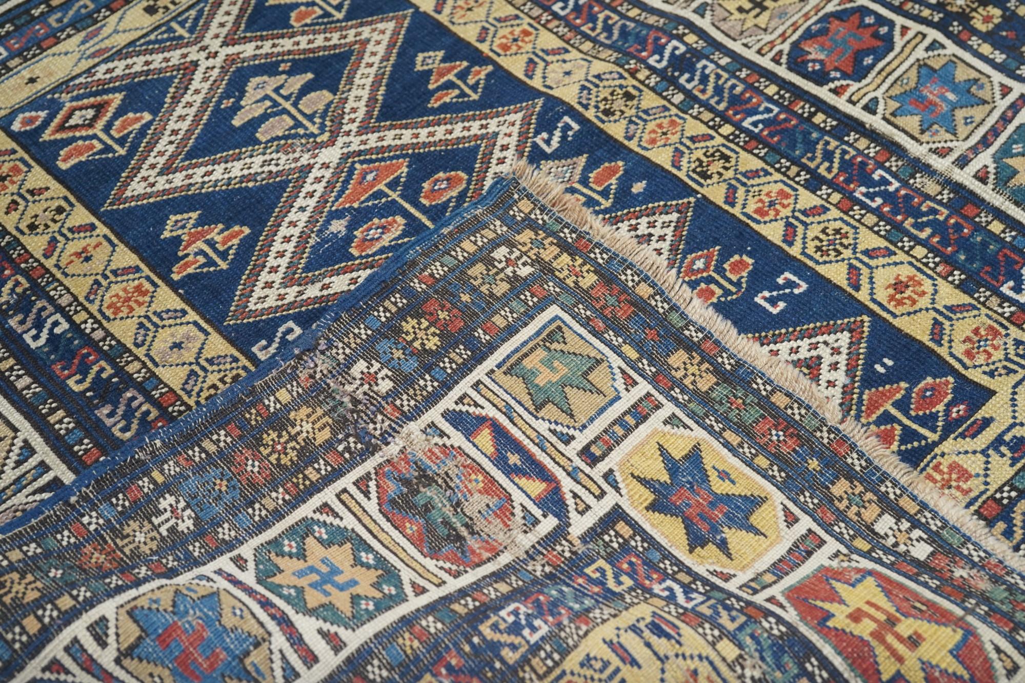 Tapis Shirvan ancien 3'3'' x 3'9'' en vente 3