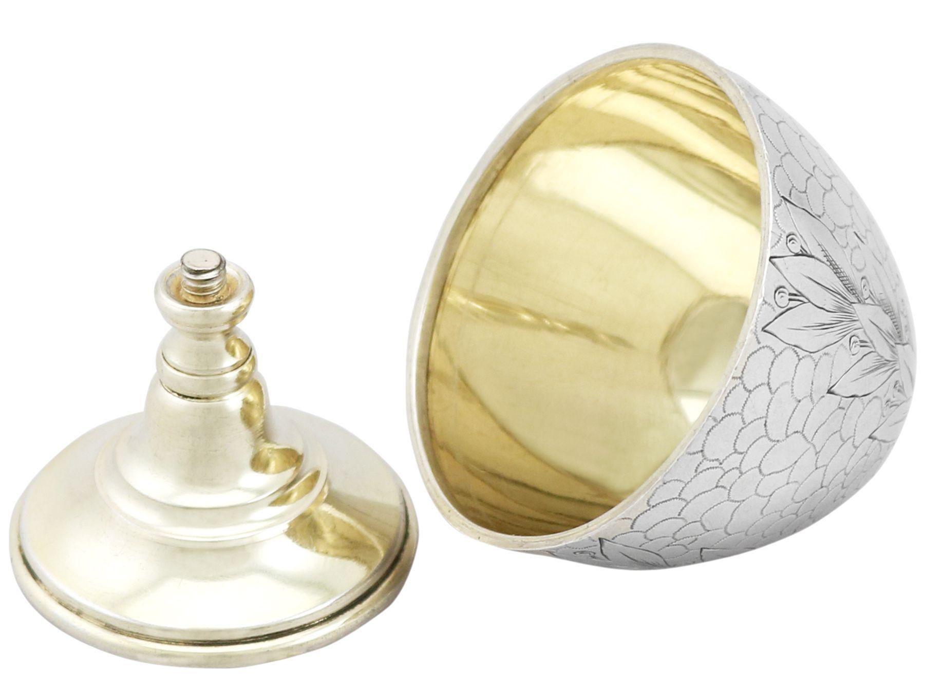 Antike russische Silber-Eierschalen aus Silber (Frühes 20. Jahrhundert) im Angebot