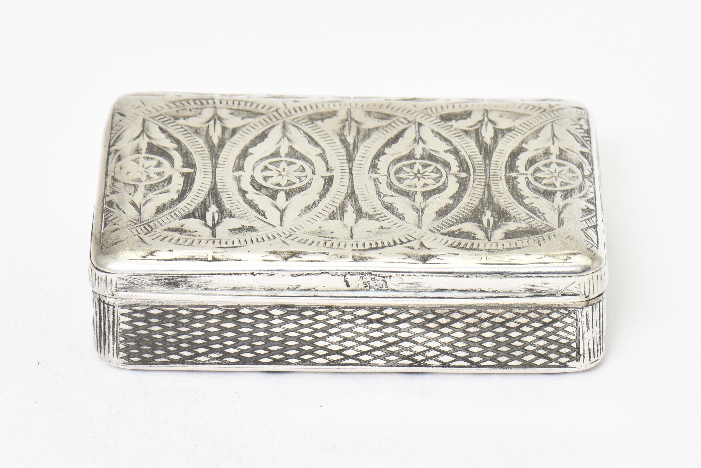 Antique Moscow, Imperial Russian niello snuff, pill, tobacco or trinket box featuring a beautiful floral design on top and bottom and diamond design sides. The rectangular box hinges open to reveal a gilt inside. Inside are Russian hallmarks: an 84