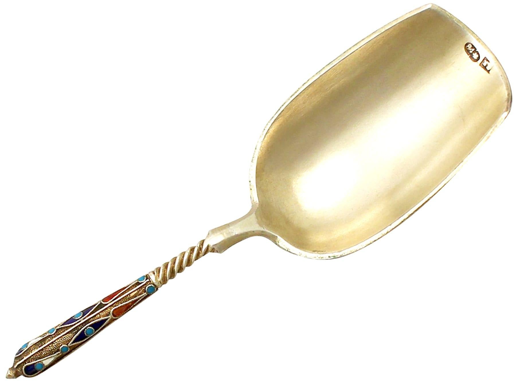 Antique Russian Silver Gilt and Polychrome Cloisonné Enamel Caddy Spoon In Excellent Condition In Jesmond, Newcastle Upon Tyne