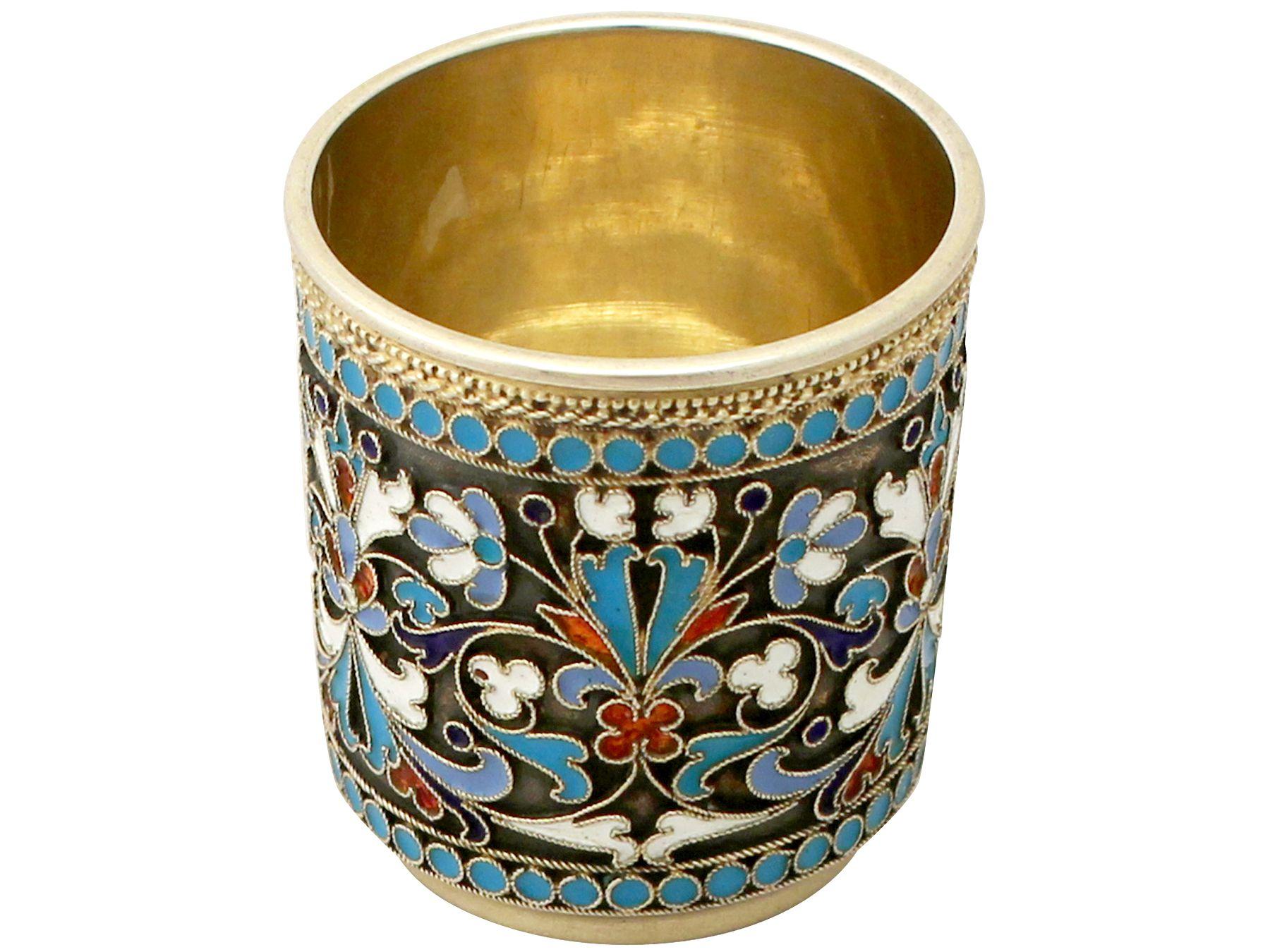 Antique Russian Silver Gilt and Polychrome Cloisonné Enamel Vodka Cup / Beaker In Excellent Condition In Jesmond, Newcastle Upon Tyne
