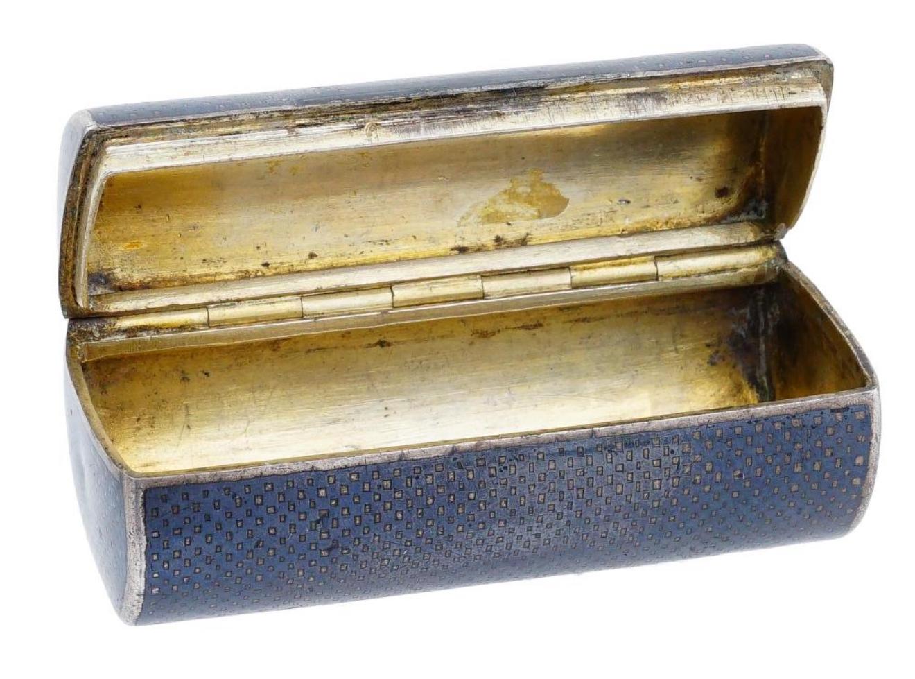 Antigua caja de cerillas rusa de plata con diseño de lunares Niello Circa siglo XIX en venta 3