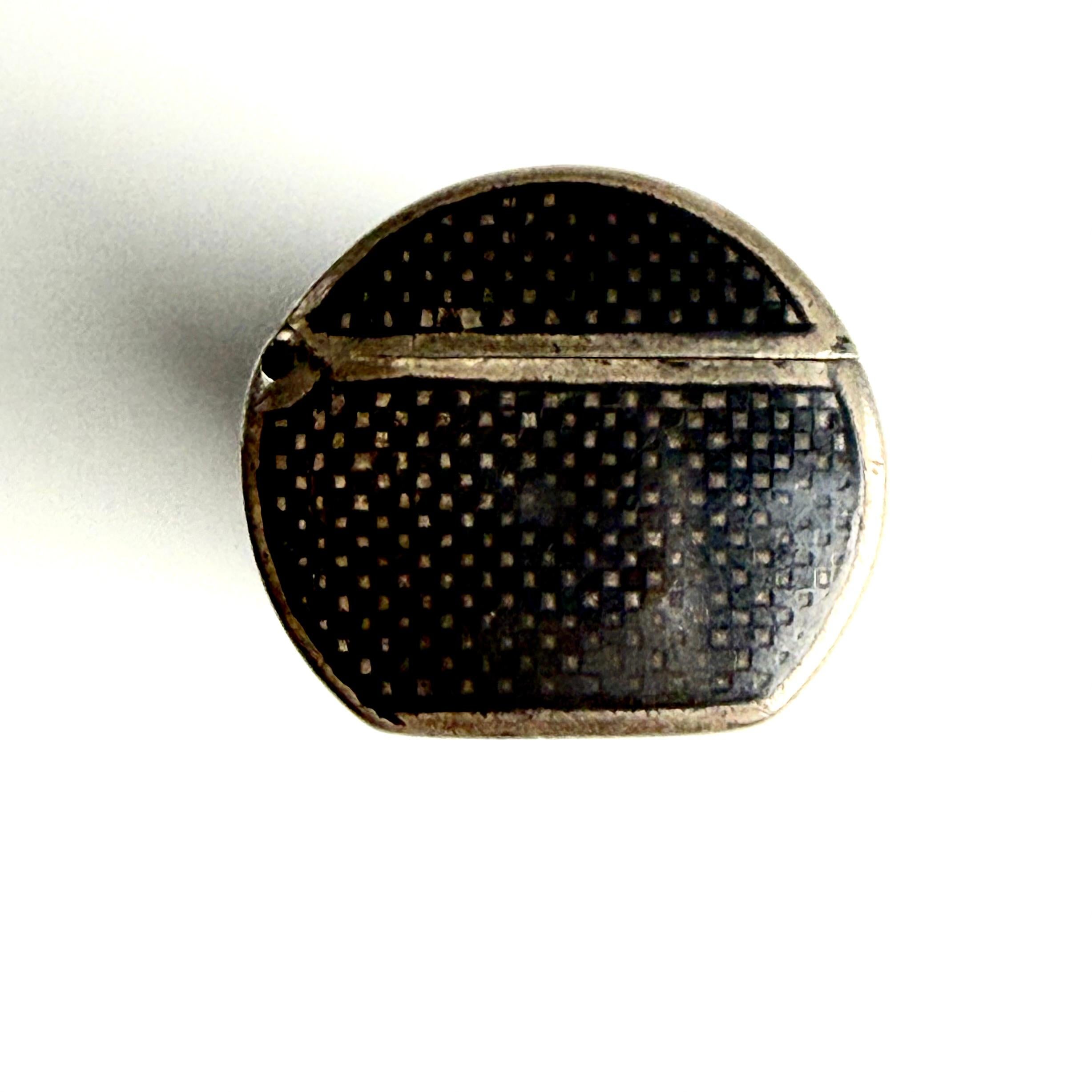 Antigua caja de cerillas rusa de plata con diseño de lunares Niello Circa siglo XIX en venta 4