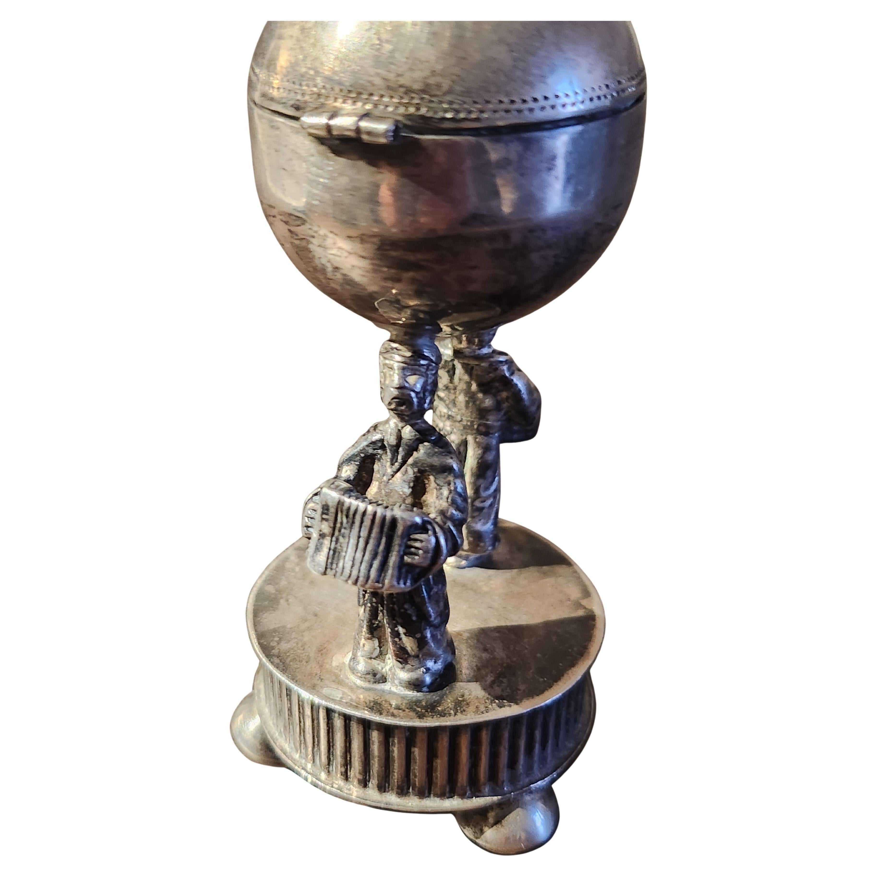 Antique Russian Silver Salt Shaker In Good Condition For Sale In Cairo, EG