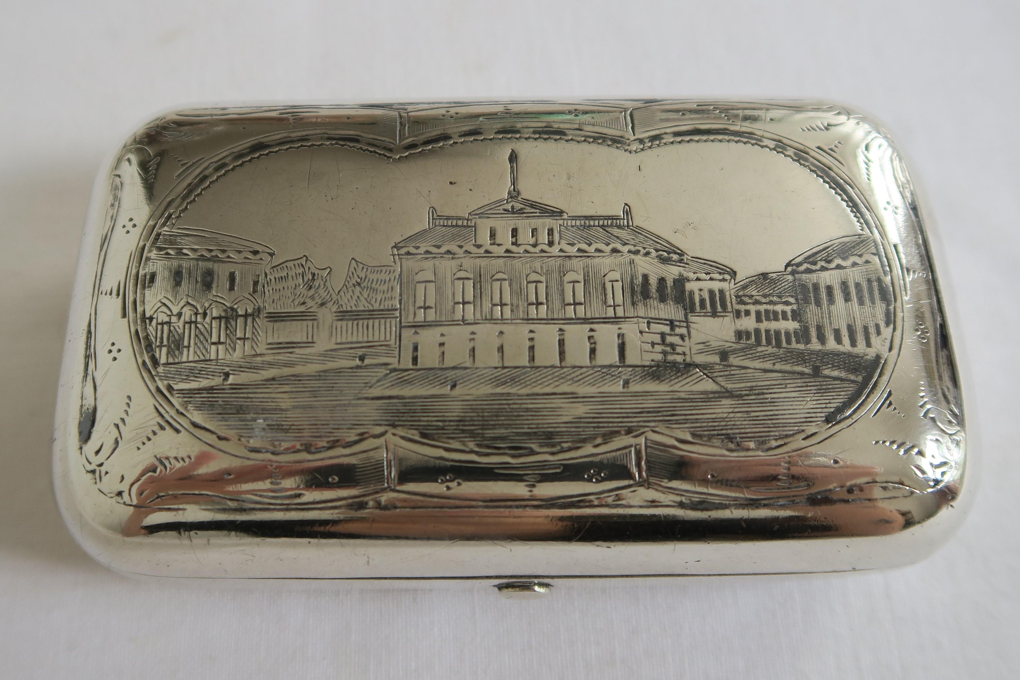 Antike russische Schnupftabakdose aus Silber mit architektonischem Motiv im Angebot 4