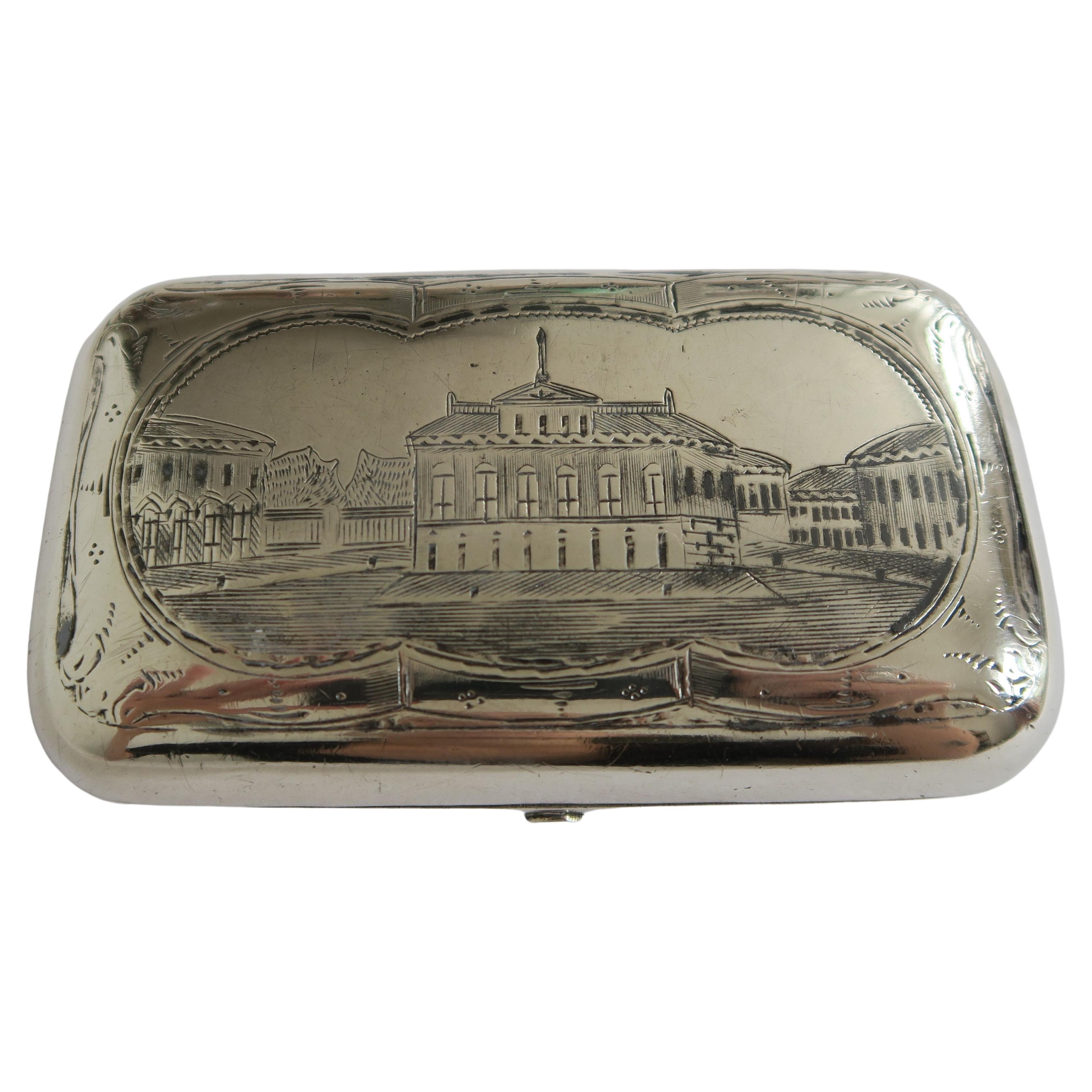 Antike russische Schnupftabakdose aus Silber mit architektonischem Motiv im Angebot