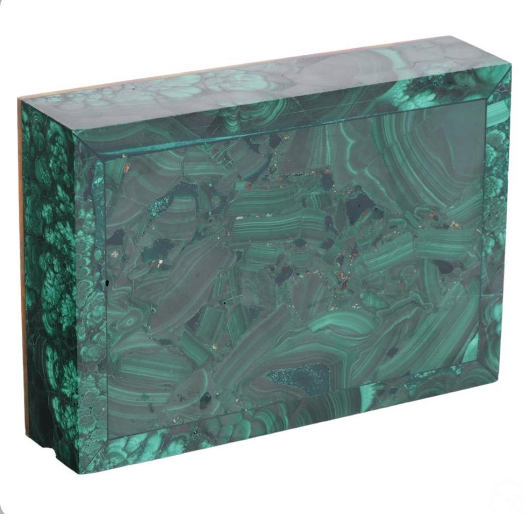 20ième siècle Ancienne boîte commode autrichienne à couvercle en malachite en vente