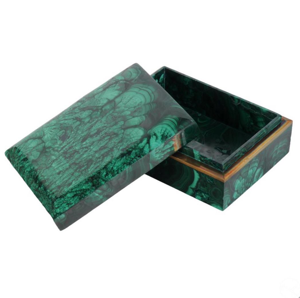Pierre Ancienne boîte commode autrichienne à couvercle en malachite en vente