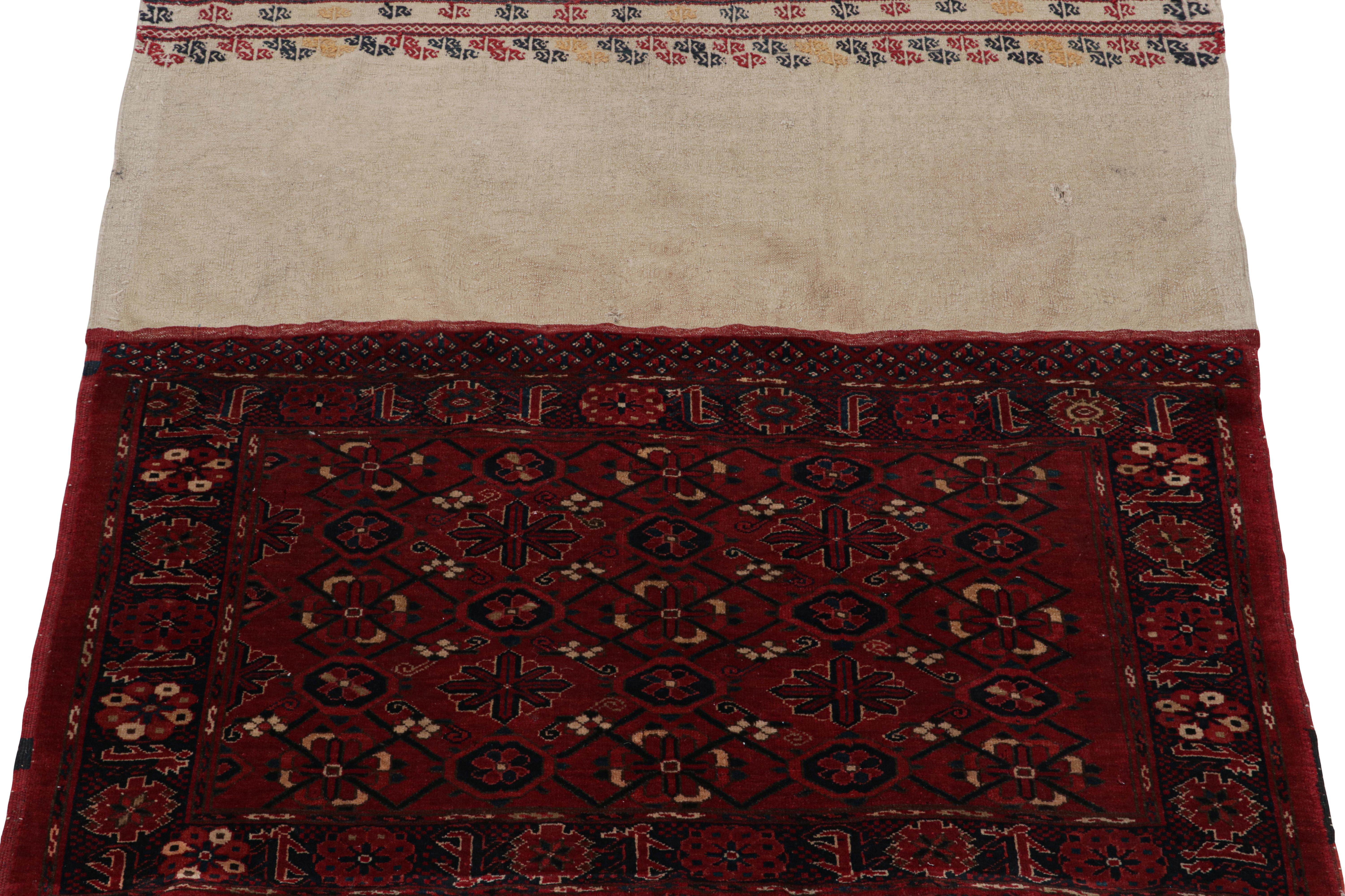 Russo Antica borsa e tessuto tribale russo in beige e borgogna, da Rug & Kilim in vendita