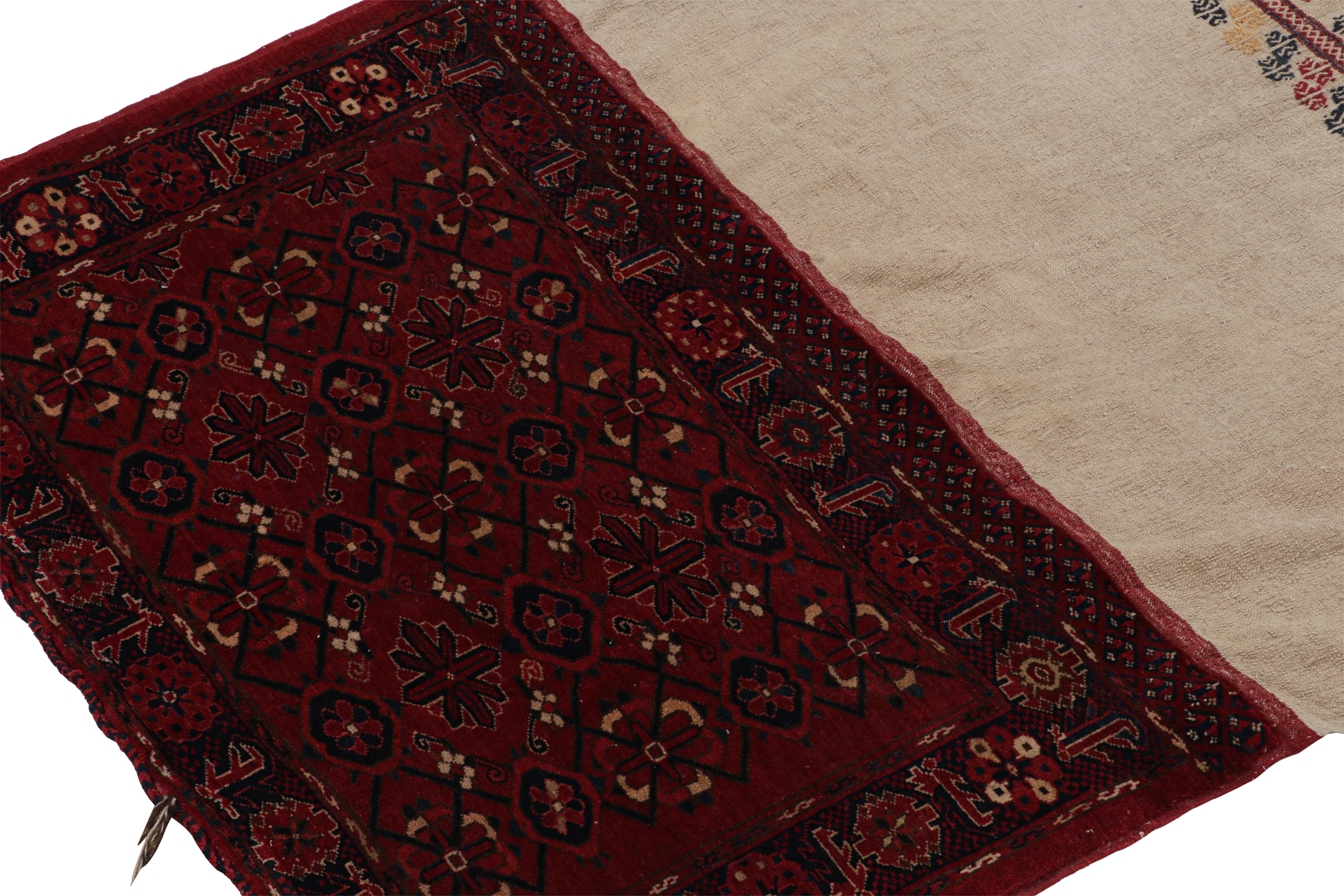 Tessuto a mano Antica borsa e tessuto tribale russo in beige e borgogna, da Rug & Kilim in vendita