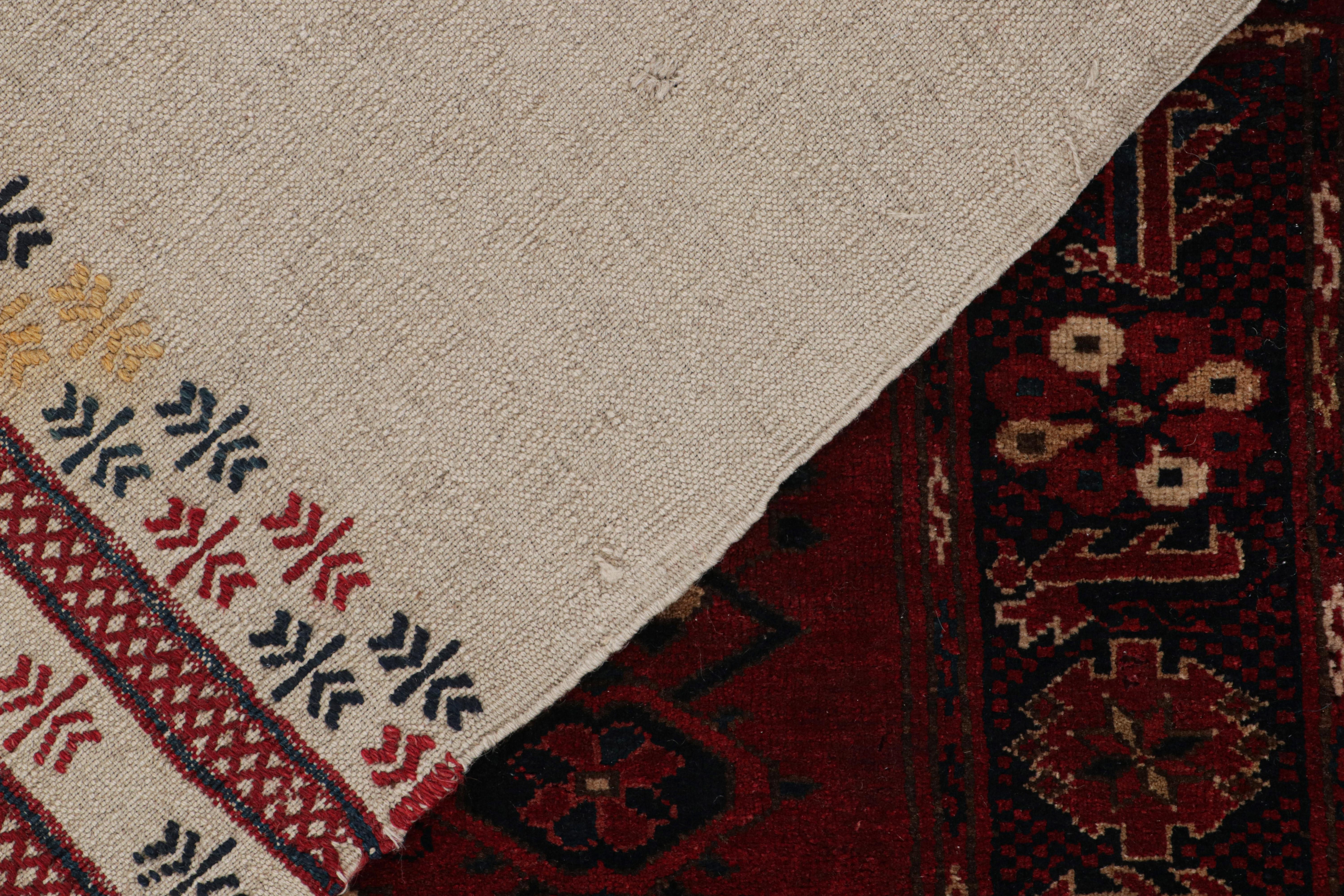 Fine XIX secolo Antica borsa e tessuto tribale russo in beige e borgogna, da Rug & Kilim in vendita