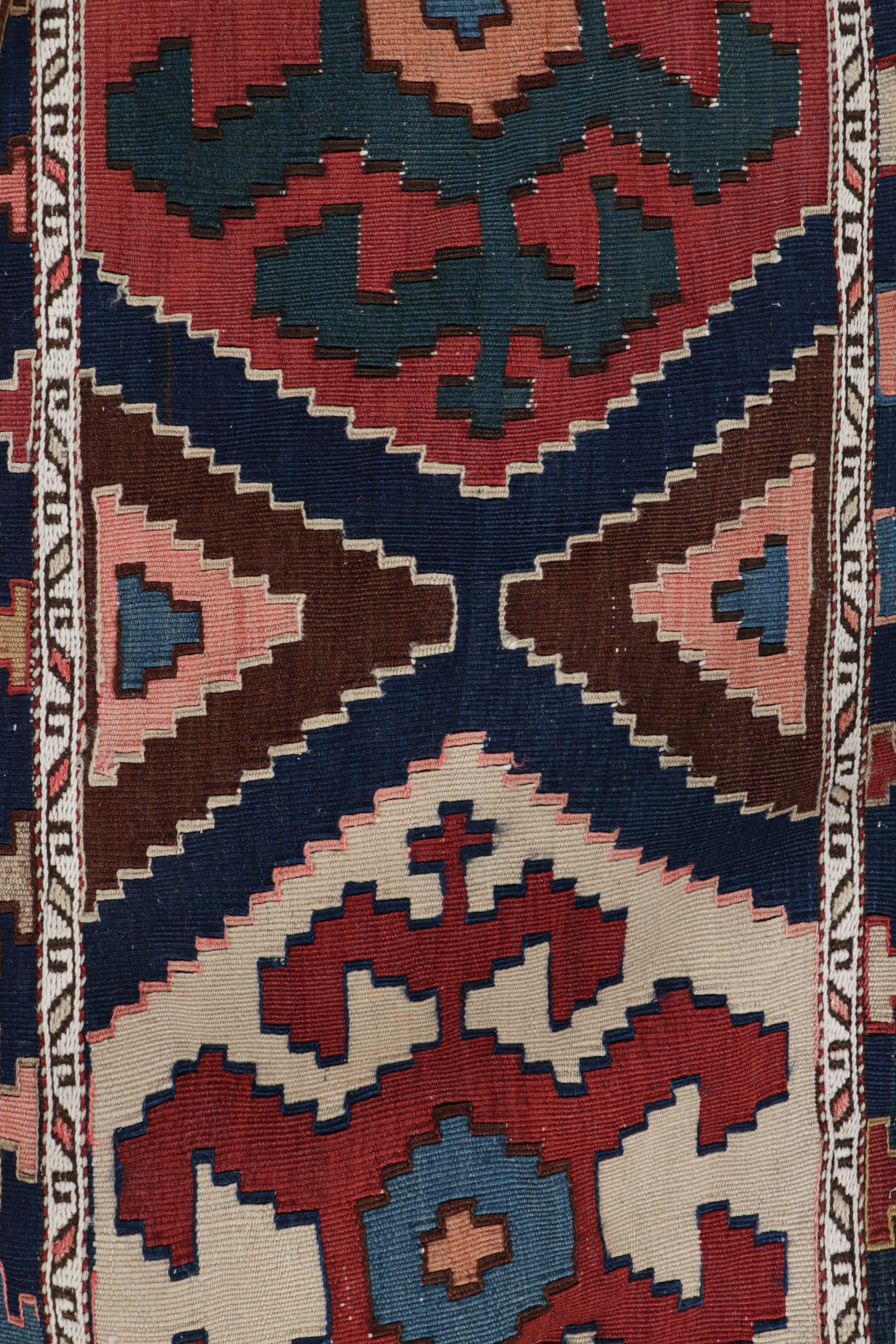 Antiker russischer Stammestaschen-Kilim mit geometrischen Mustern - Rug & Kilim (Russisch) im Angebot